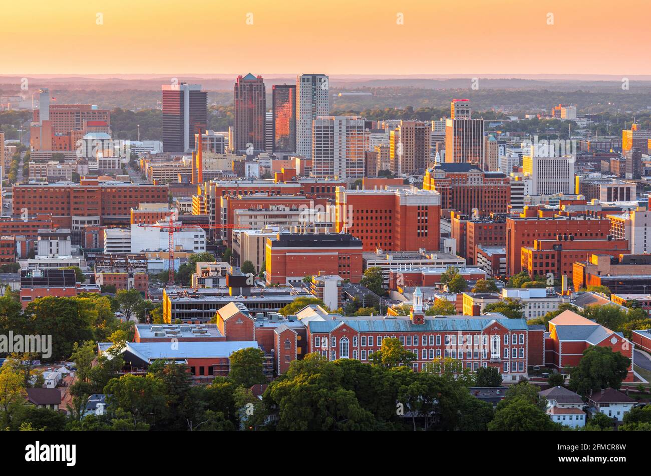 Birmingham, Alabama, USA Centre-ville city skyline at Dusk. Banque D'Images