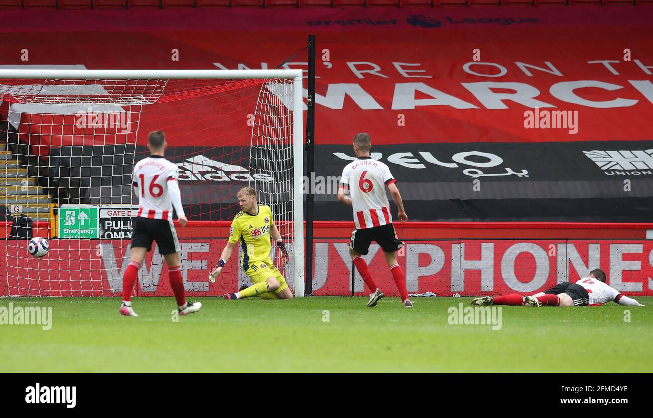 Sheffield, Angleterre, le 8 mai 2021. John Fleck, de Sheffield Utd, dévie dans Crystal Palaces deuxième but lors du match de la Premier League à Bramall Lane, Sheffield. Le crédit photo devrait se lire comme suit : Simon Bellis/ Sportimage Banque D'Images