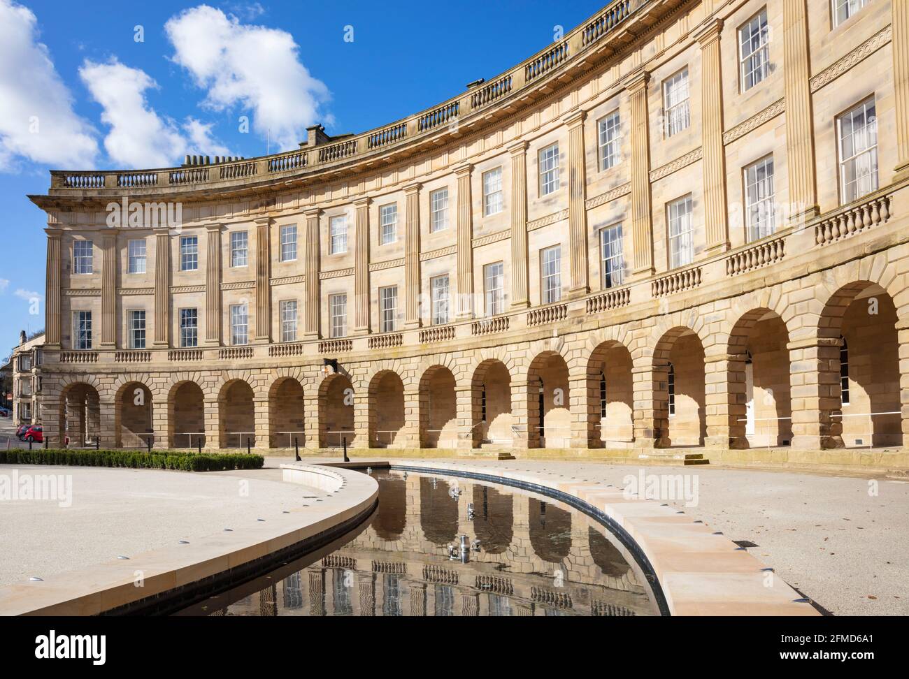 Buxton spa ville Duke of Devonshire Georgian Crescent maintenant Buxton Crescent Hotel The Crescent Buxton Derbyshire Peak District Derbyshire Angleterre GB Royaume-Uni Banque D'Images