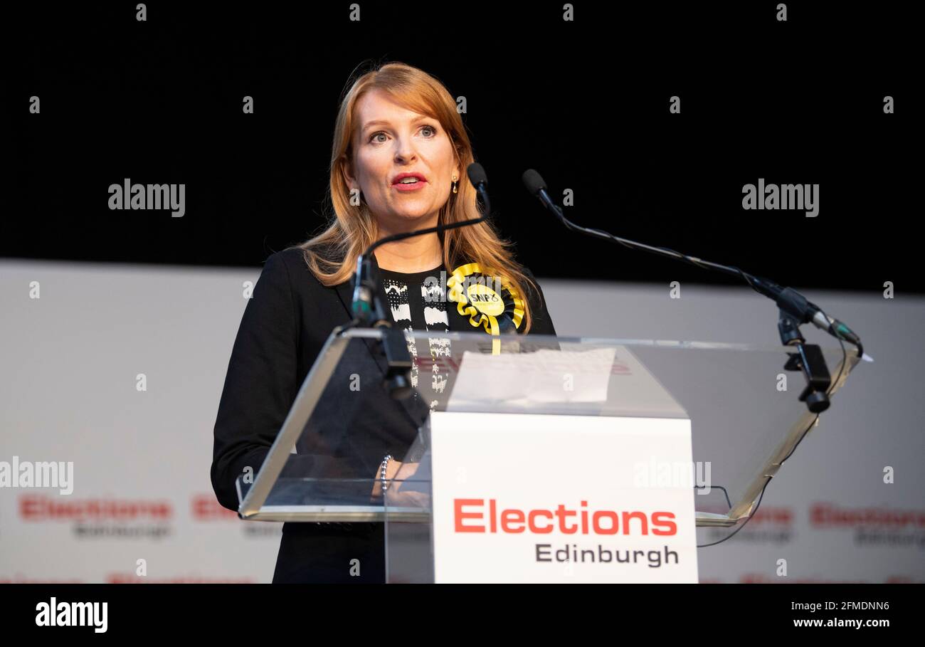 La candidate du SNP pour Edinburgh Eastern Ash Denham parle alors qu'elle occupait son siège pour les élections parlementaires écossaises au Ingliston Highland Centre, à Édimbourg. Date de la photo: Samedi 8 mai 2021. Banque D'Images