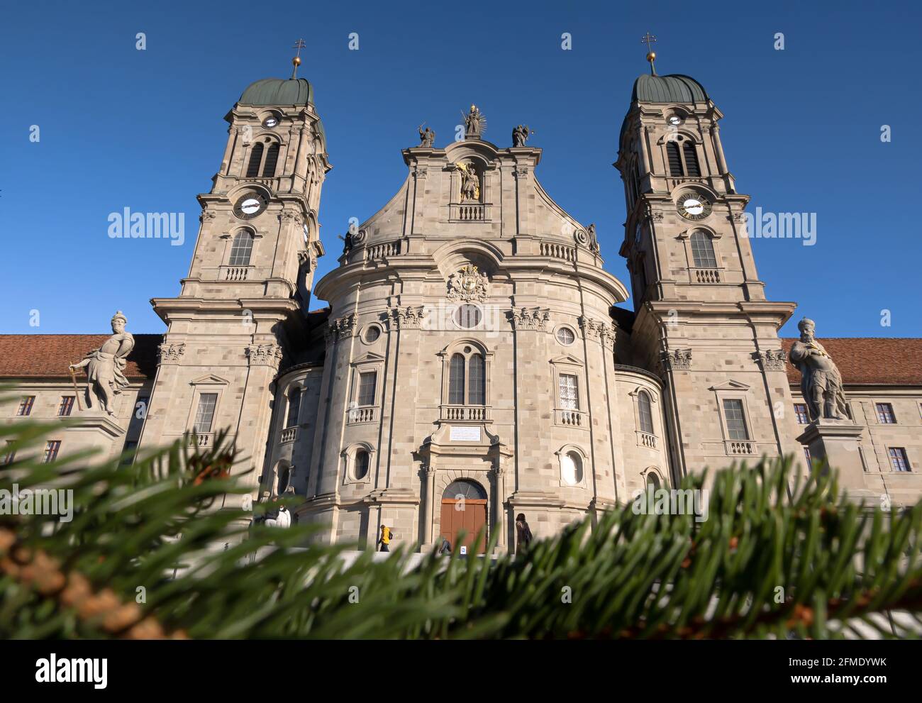 Einsiedeln, Suisse - 25 novembre 2020 : l'abbaye bénédictine d'Einsiedeln, avec sa puissante basilique, est le principal centre de pèlerinage catholique du Sud-Ouest Banque D'Images