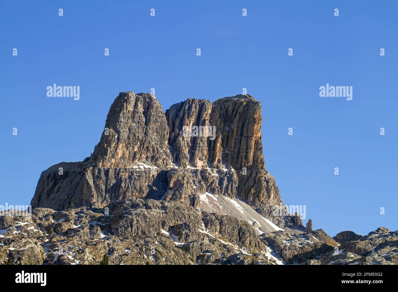 Valparola Pass, Italie - 27 octobre 2014: Monte Averau ou Forcella Averau à 2649 m el. Est une montagne dans les Dolomites dans la province de Belluno dans I Banque D'Images