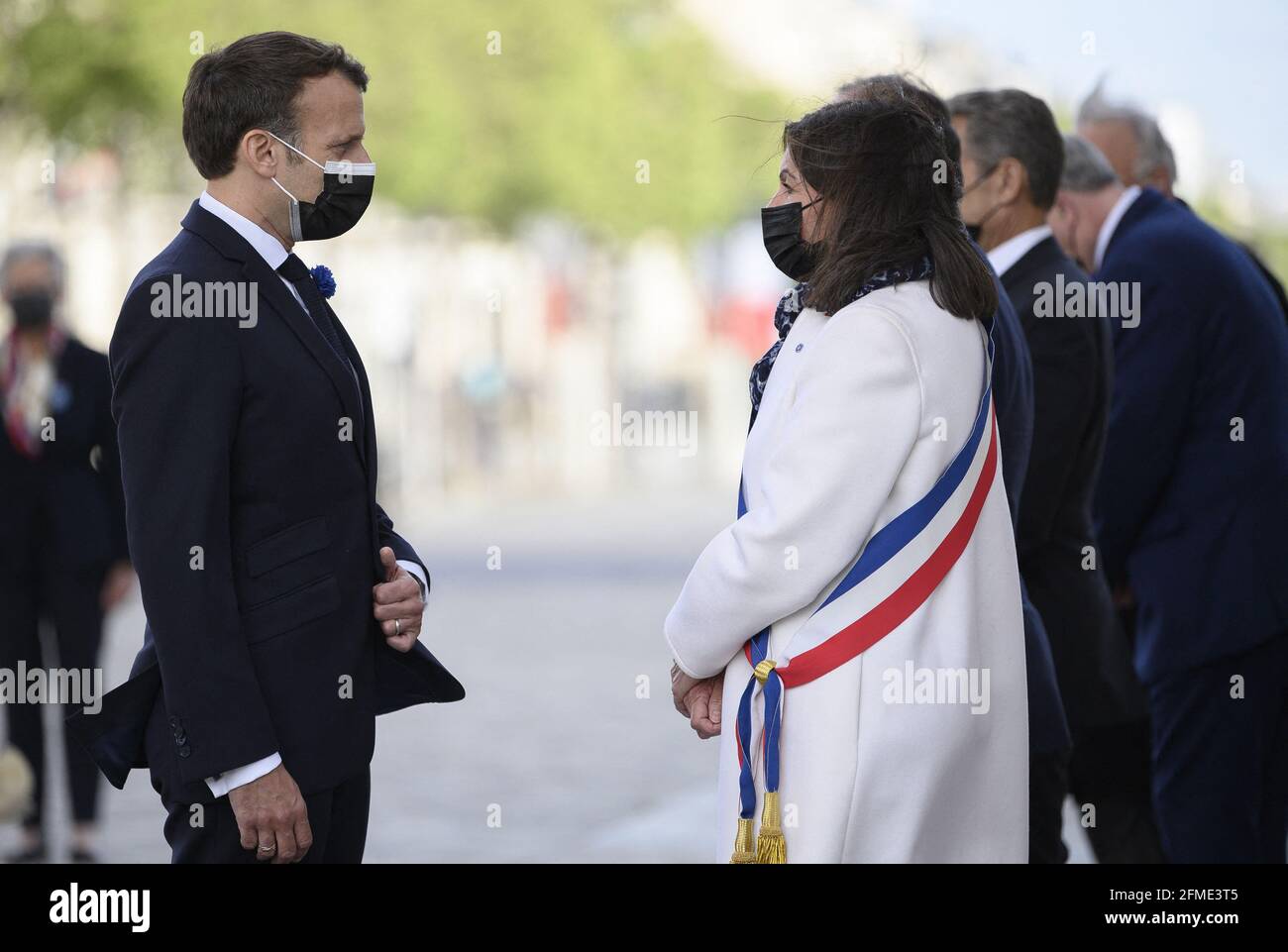 Le président français Emmanuel Macron et Anne Hidalgo lors d'une cérémonie marquant le 76e anniversaire de la victoire en Europe (VE-Day), marquant la fin de la Seconde Guerre mondiale en Europe, à Paris le 8 mai 2021. Le 8 mai 1945, le chef des Forces françaises libres, Charles de Gaulle, a annoncé la fin officielle de la Seconde Guerre mondiale au peuple français, marquant la fin d'une guerre de six ans et de l'oppression nazie en France, qui ont fait des millions de morts. Photo par ELIOT BLONDT/ABACAPRESS.COM Banque D'Images