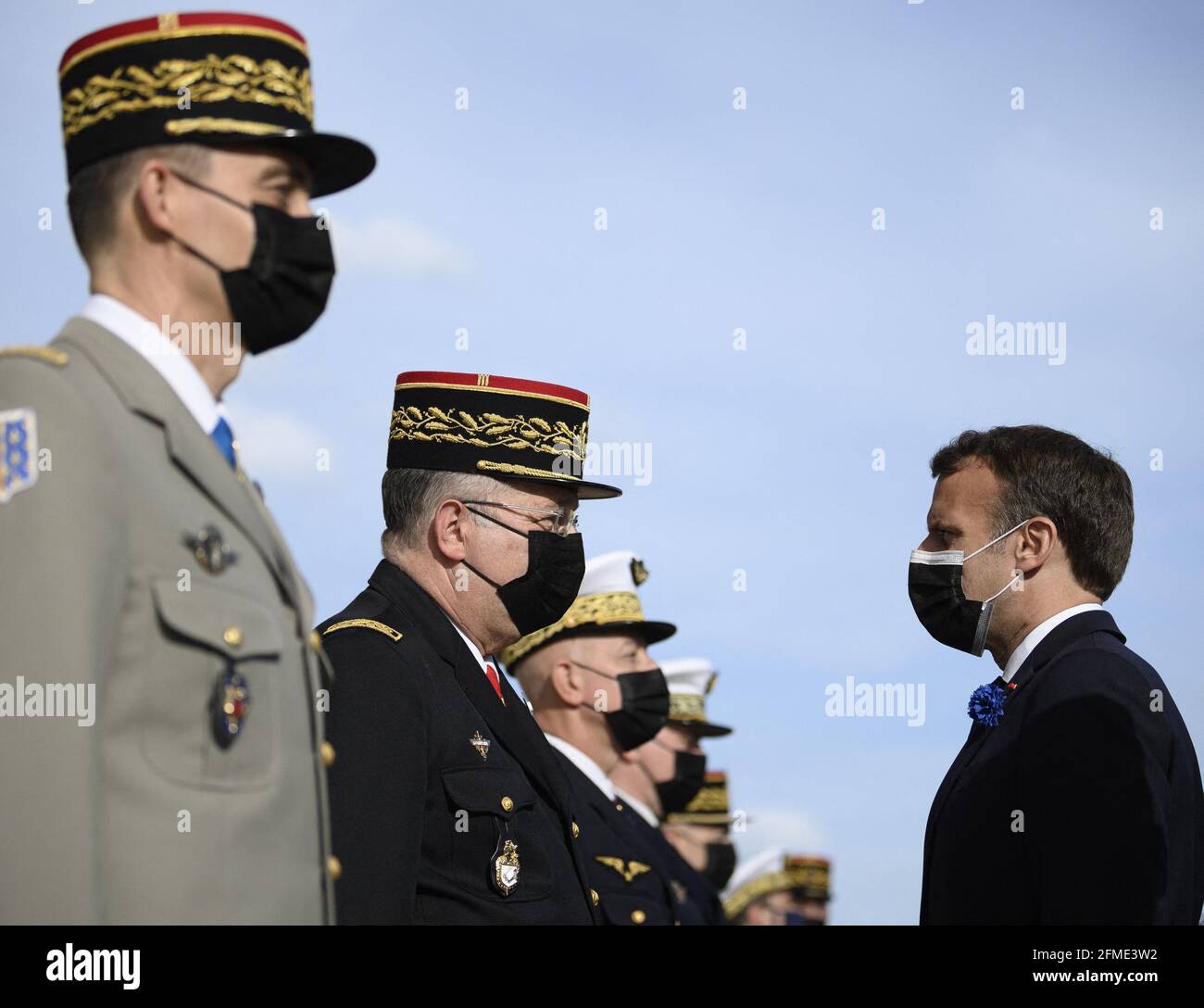 Le président français Emmanuel Macron lors d'une cérémonie marquant le 76e anniversaire de la victoire en Europe (VE-Day), marquant la fin de la Seconde Guerre mondiale en Europe, à Paris le 8 mai 2021. Le chef des Forces françaises libres, Charles de Gaulle, a annoncé la fin officielle de la Seconde Guerre mondiale au peuple français le 8 mai 1945, marquant la fin d'une guerre de six ans et de l'oppression nazie en France, qui a entraîné des millions de morts.photo d'ELIOT BLONDT/ABACAPRESS.COM Banque D'Images