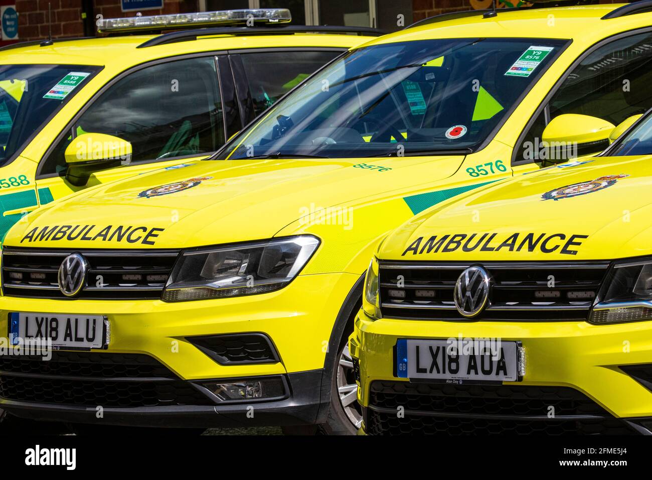 Londres, Royaume-Uni - 7 mai 2021 : une rangée de véhicules ambulanciers d'urgence dans le centre de Londres, Royaume-Uni. Banque D'Images