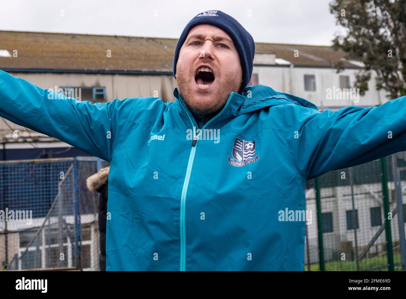 Proteste devant le stade Roots Hall, domicile de Southend Utd, alors qu'ils jouaient leur dernier match de la saison, leur dernier avant la relégation Banque D'Images