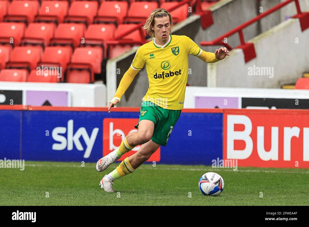 Barnsley, Royaume-Uni. 08 mai 2021. Todd Cantwell #14 de Norwich City en action pendant le match à Barnsley, Royaume-Uni le 5/8/2021. (Photo de Mark Cosgrove/News Images/Sipa USA) crédit: SIPA USA/Alay Live News Banque D'Images