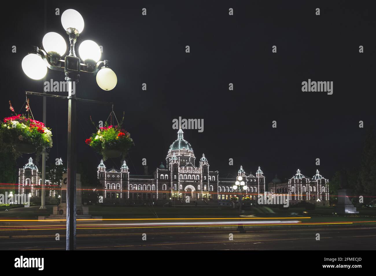Victoria, Canada - juin 12 2014 : Assemblée législative Édifice du Parlement de la Colombie-Britannique illuminé la nuit dans la capitale provinciale Victoria, Banque D'Images