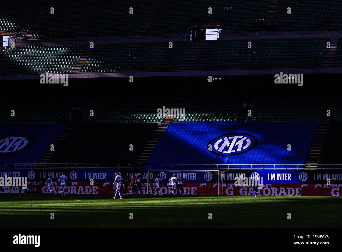 Lumière sur le logo inter pendant le championnat italien Serie UN match de football entre FC Internazionale et UC Sampdoria le 8 mai 2021 au stade Giuseppe Meazza à Milan, Italie - photo Morgese-Rossini / DPPI Banque D'Images