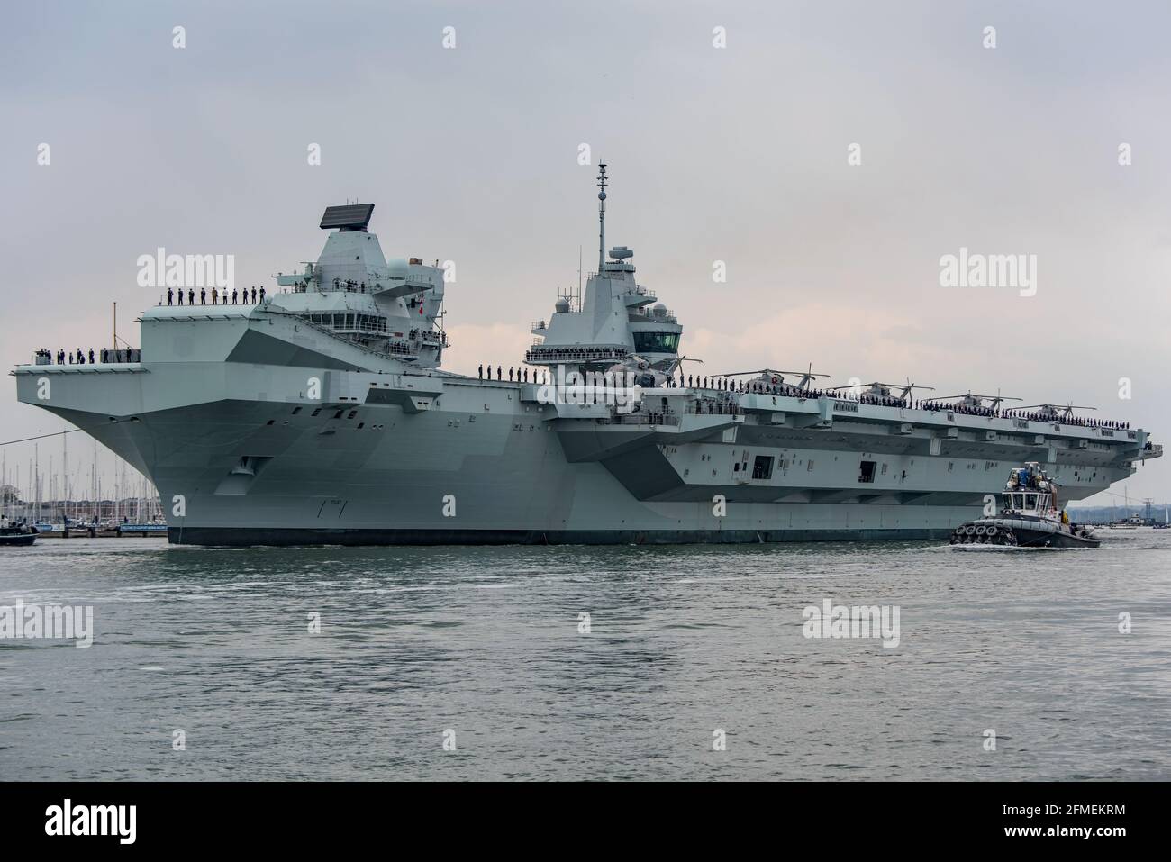 Le HMS Queen Elizabeth (R08) a quitté Portsmouth (Royaume-Uni) le 1/5/2021 pour participer à l'exercice Strike Warrior avant de se rendre dans la région Indo-Pacifique. Banque D'Images