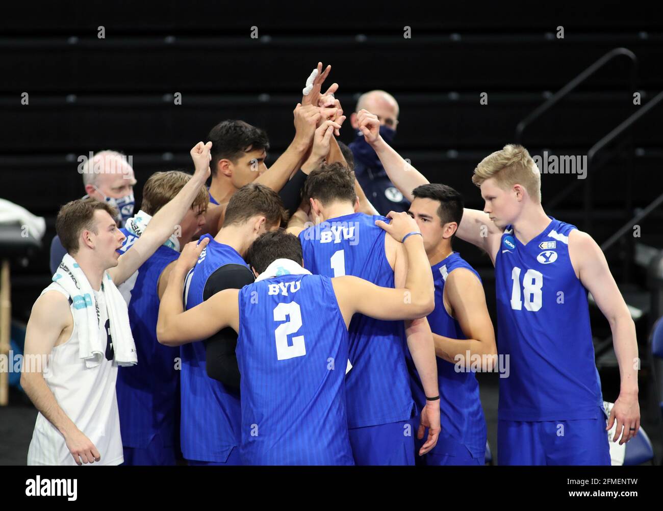 8 mai 2021 - équipe BYU pendant un match entre les Cougars de BYU et les Warriors arc-en-ciel d'Hawaï dans la finale des Championnats de volleyball masculin de la NCAA au Centre Covelli sur le campus de l'Université d'État de l'Ohio à Columbus, OH - Michael Sullivan/CSM Banque D'Images