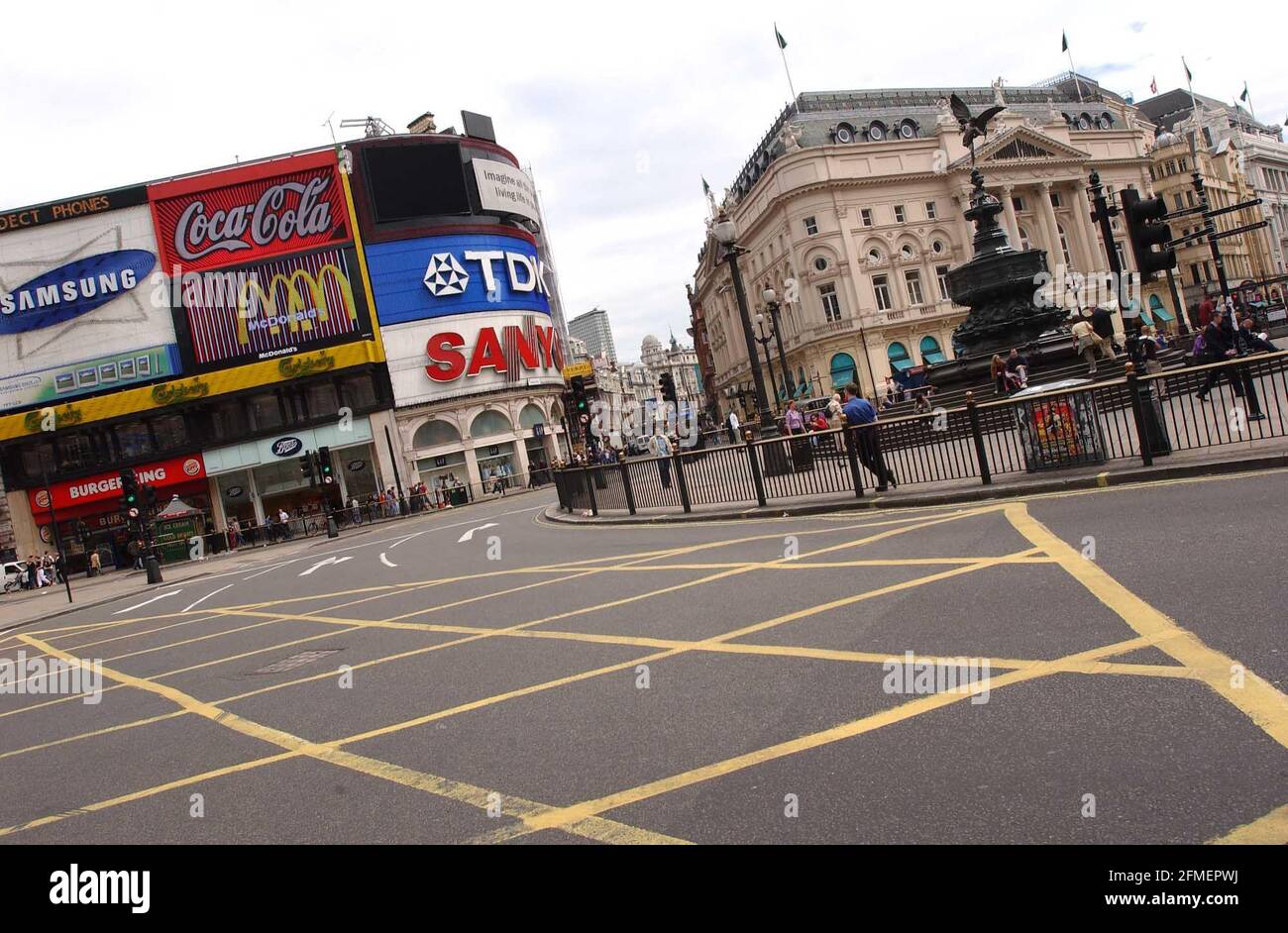 La scène au Picadilly Circus ce matin pendant l'Angleterre V Brésil jeu.21 juin 2002 photo Andy Paradise Banque D'Images