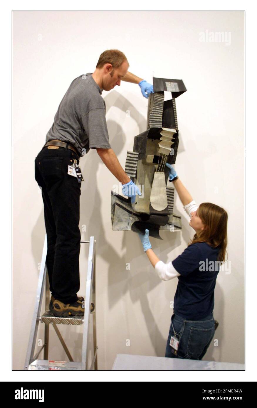 Matisse et Picasso......au Tate Modern 11 mai-18 août 2002...Pablo Piasso Guitare 1924.pic David Sandison 6/5/2002 Banque D'Images
