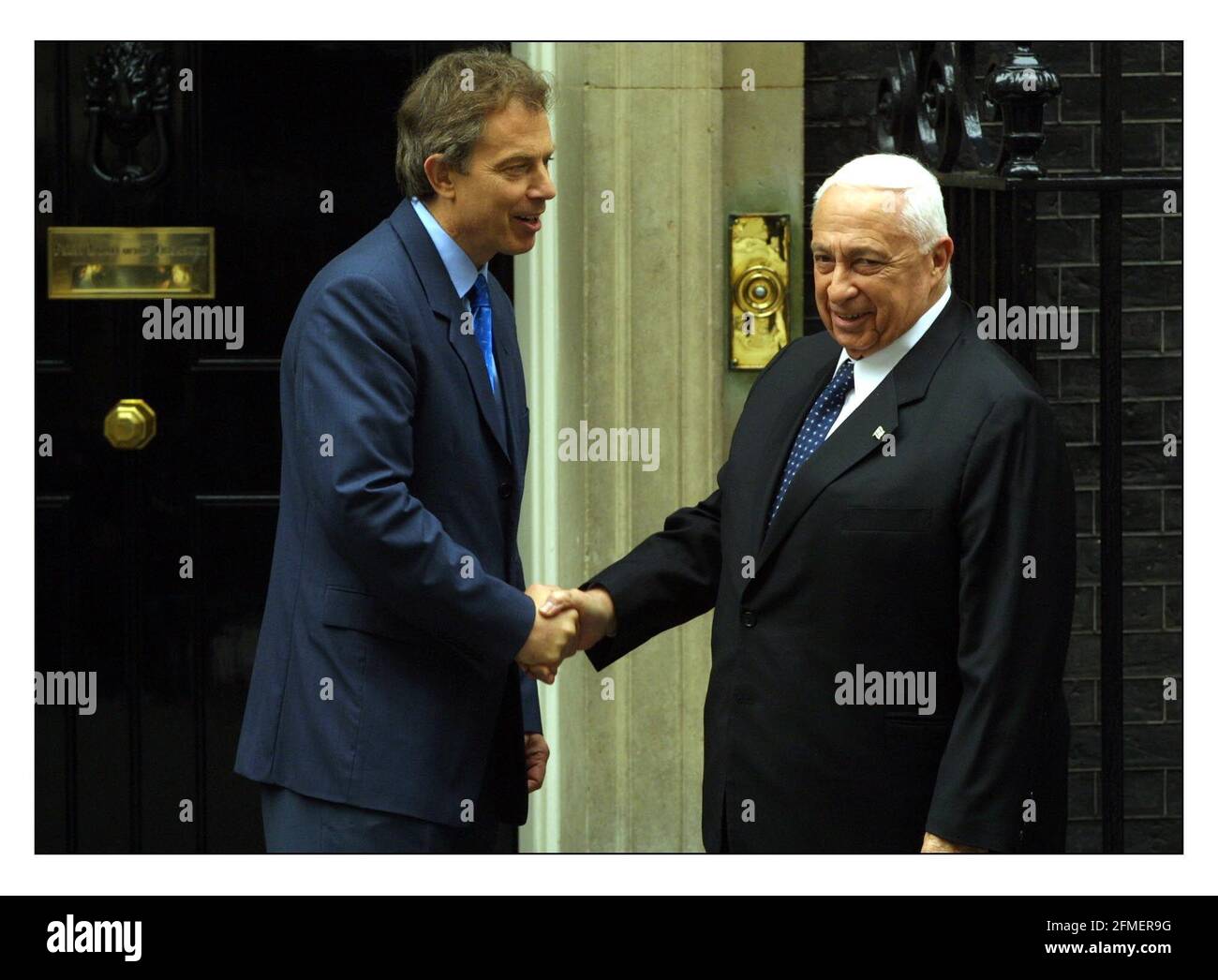 Tony Blair rencontre M. Sharon sur les étapes de Downing st.pic David Sandison 12/6/2002 Banque D'Images
