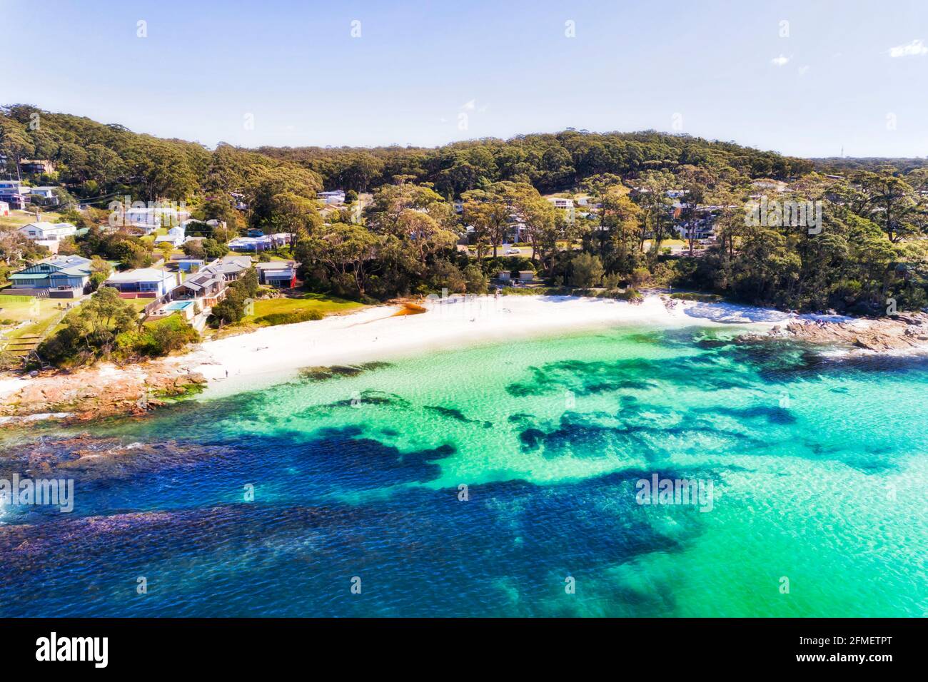 Plage de Chinamans sur la baie de Jervis en Australie - vue aérienne de la côte pacifique sur le front de mer de plage de sable blanc. Banque D'Images Plage de Chinamans sur la baie de Jervis en Australie - vue aérienne de la côte pacifique sur le front de mer de plage de sable blanc. Banque D'Images