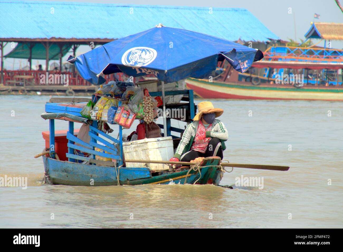 Une boutique de bateaux sur le lac Tonle SAP Siem Reap Province Cambodge Banque D'Images