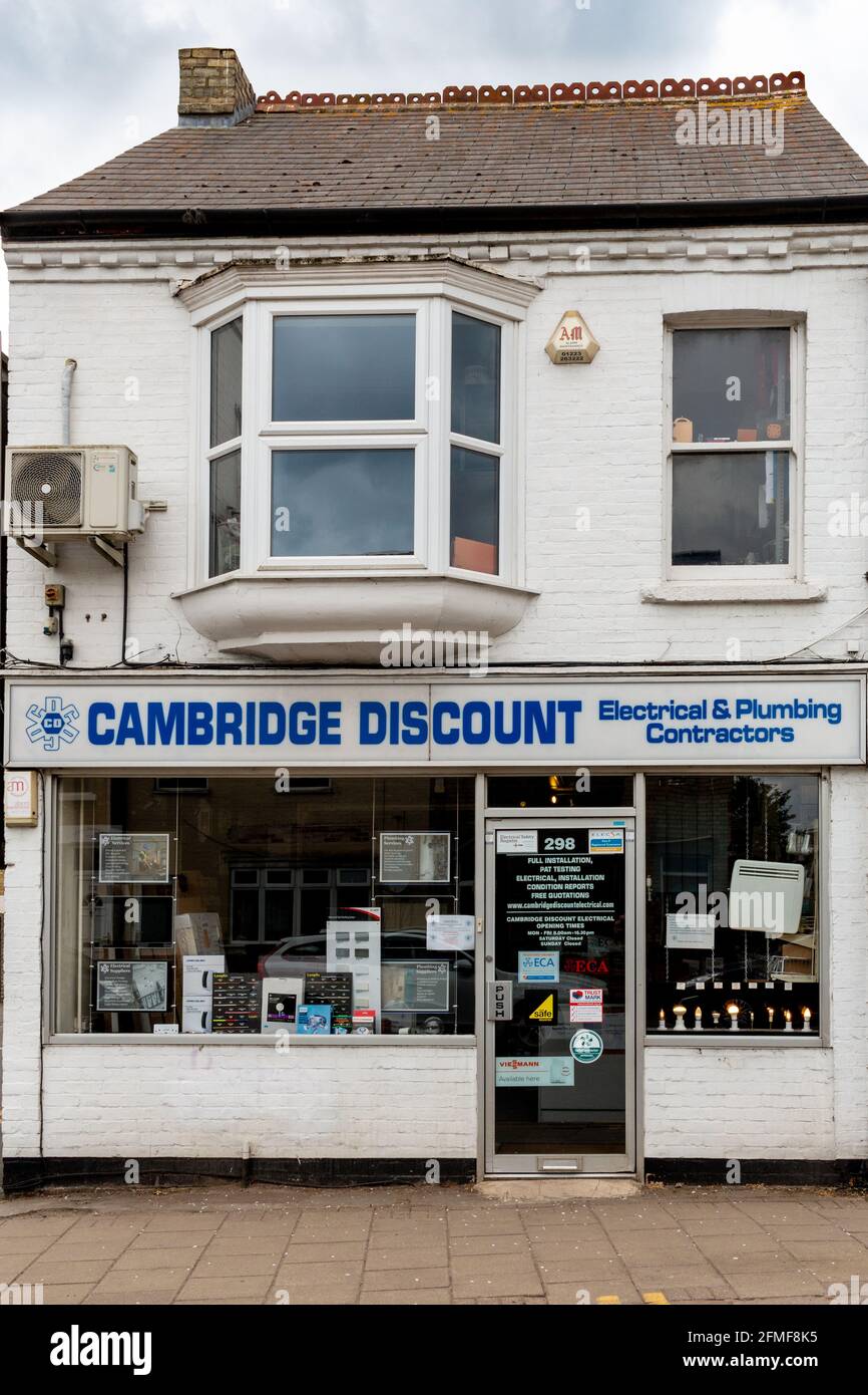 Vue extérieure de Cambridge Discount Electrical, une boutique de Mill Road  qui vend des fournitures électriques et de plomberie Photo Stock - Alamy