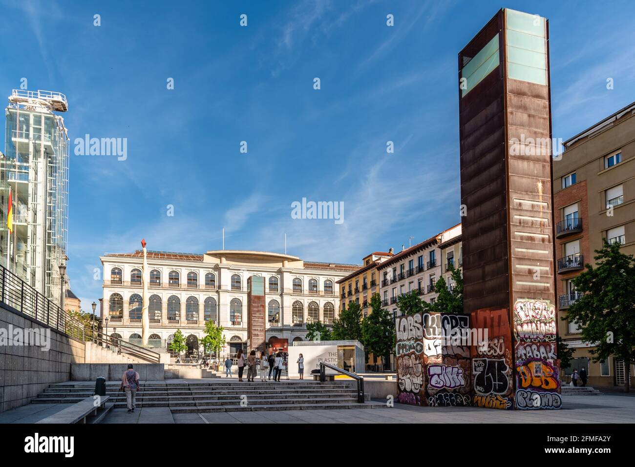 Madrid, Espagne - Mai 8 2021 : le Musée du plastique et le Musée Reina Sofia dans le centre de Madrid. C'est l'un des musées les plus visités de Madrid avec un de Banque D'Images