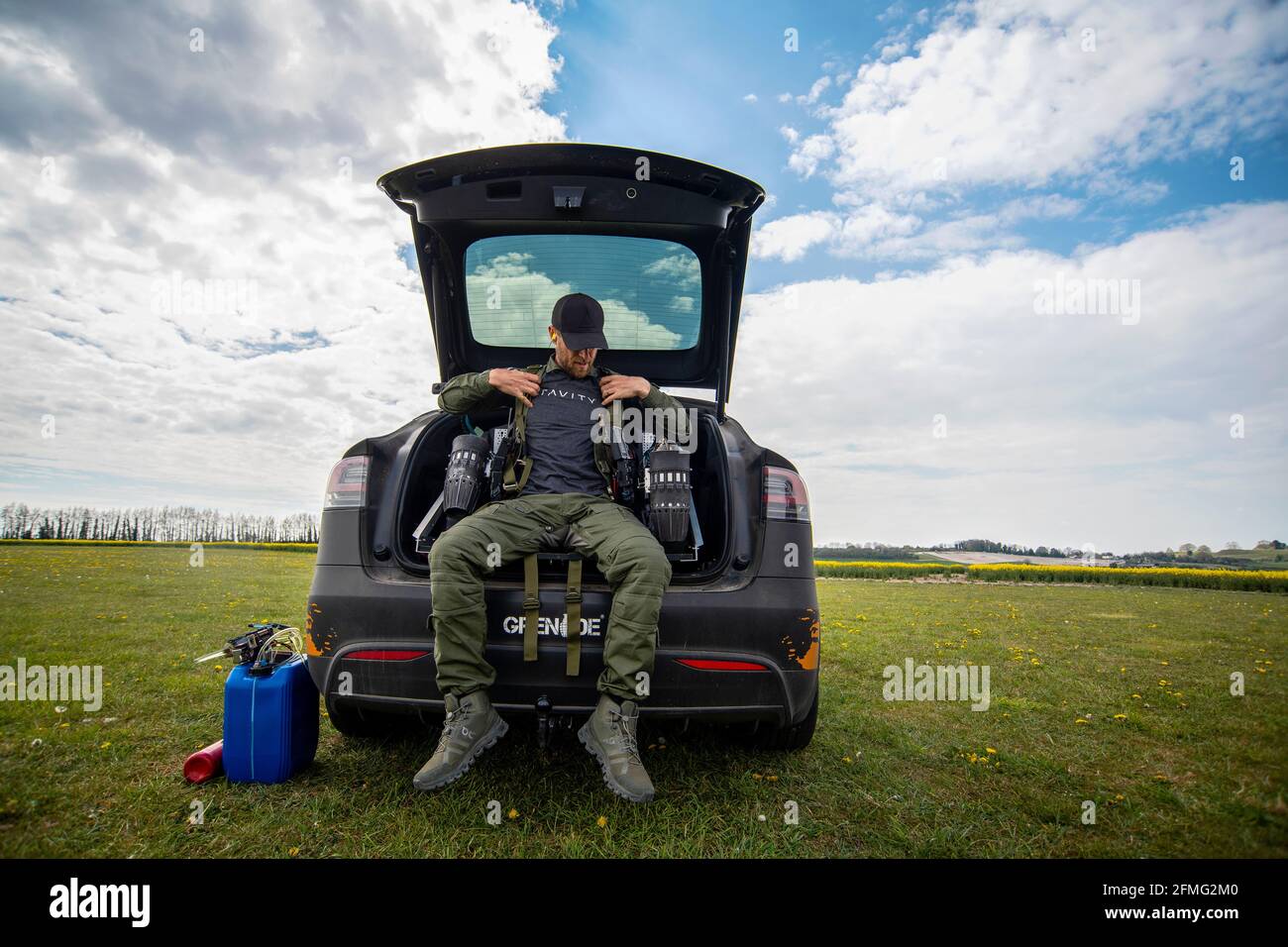 Richard Browning, fondateur de Gravity Industries, prend l'avion dans sa combinaison motorisée contrôlée par le corps à Old Sarum Airfield, Salisbury, Wiltshire. Banque D'Images