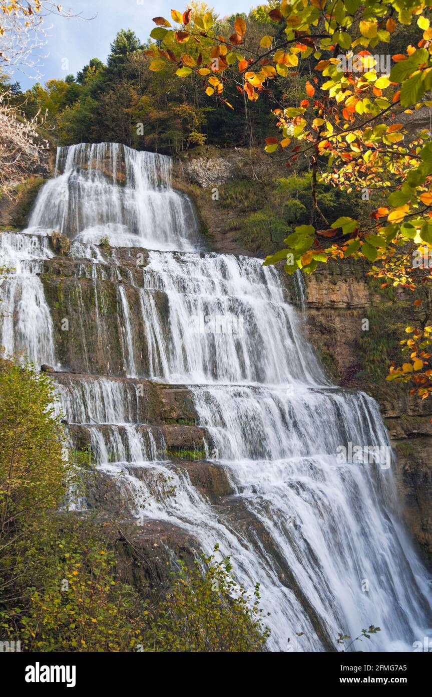 Chute d'eventail (65m), une partie de la vallée de la 7 cascades du Hérisson le hérisson (chutes), classée site du patrimoine naturel dans le Jura (3 Banque D'Images Chute d'eventail (65m), une partie de la vallée de la 7 cascades du Hérisson le hérisson (chutes), classée site du patrimoine naturel dans le Jura (3 Banque D'Images