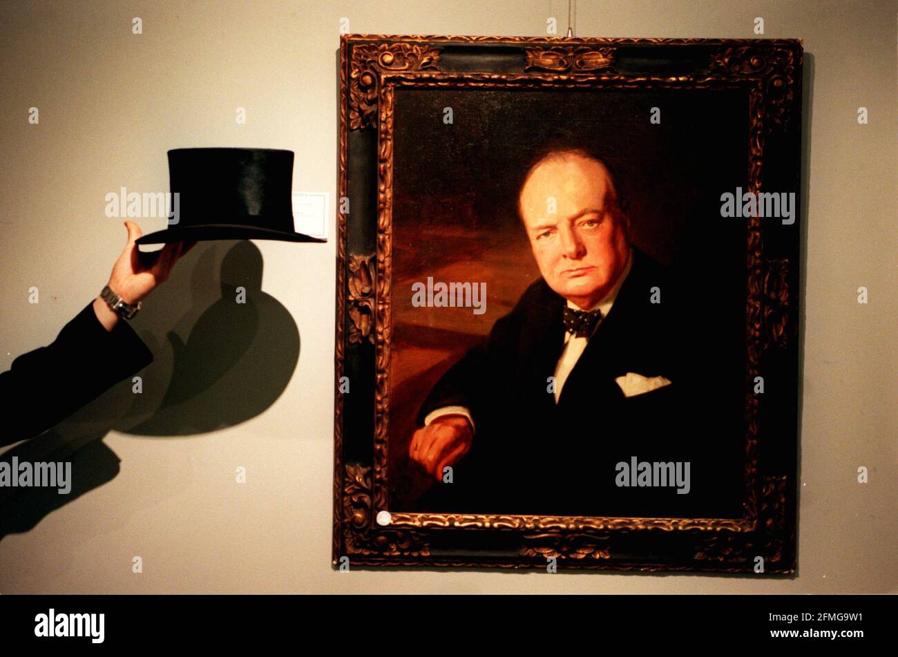 La vente aux enchères de Winston Churchill peintures Portraits et chapeau à  Sothebys Auction House Photo Stock - Alamy