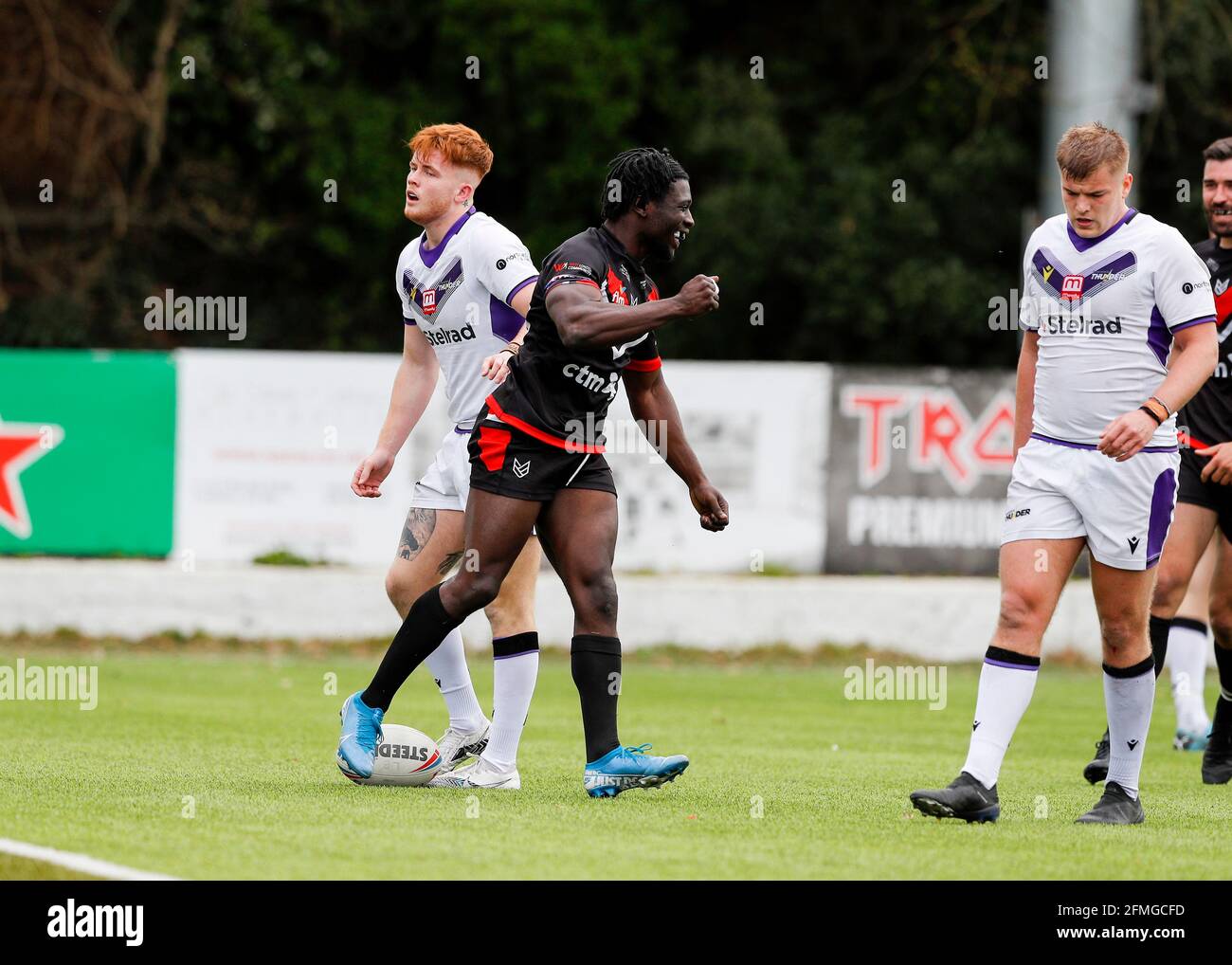 Rosslyn Park, Londres, Royaume-Uni. 9 mai 2021. Betfred Championship, Rugby League, London Broncos versus Newcastle Thunder ; Gideon Boafo de London Broncos célèbre après avoir obtenu son crédit d'essai : action plus Sports/Alay Live News Banque D'Images