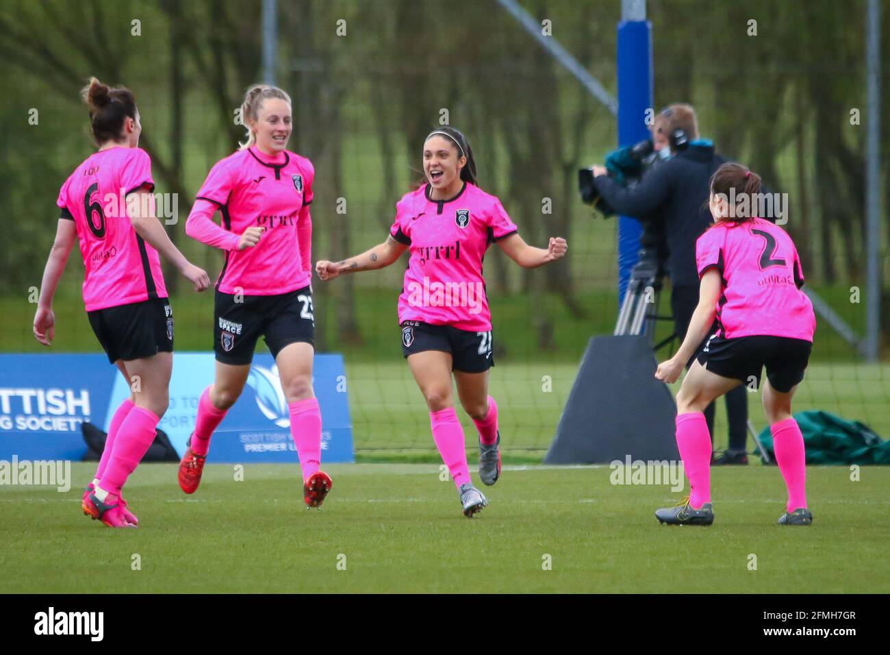 Milngavie, Royaume-Uni. 09e mai 2021. BUT ! - Priscila Chinchilla (#21) de Glasgow City FC fête alors qu'elle obtient un but précoce pendant la Scottish Building Society Scottish Women's Premier League 1 Fixture Rangers FC vs Glasgow City, Rangers Training Complex, Milngavie, East Dunbartonshire. 09/05/2021 | Credit: Colin Poultney/Alay Live News Banque D'Images