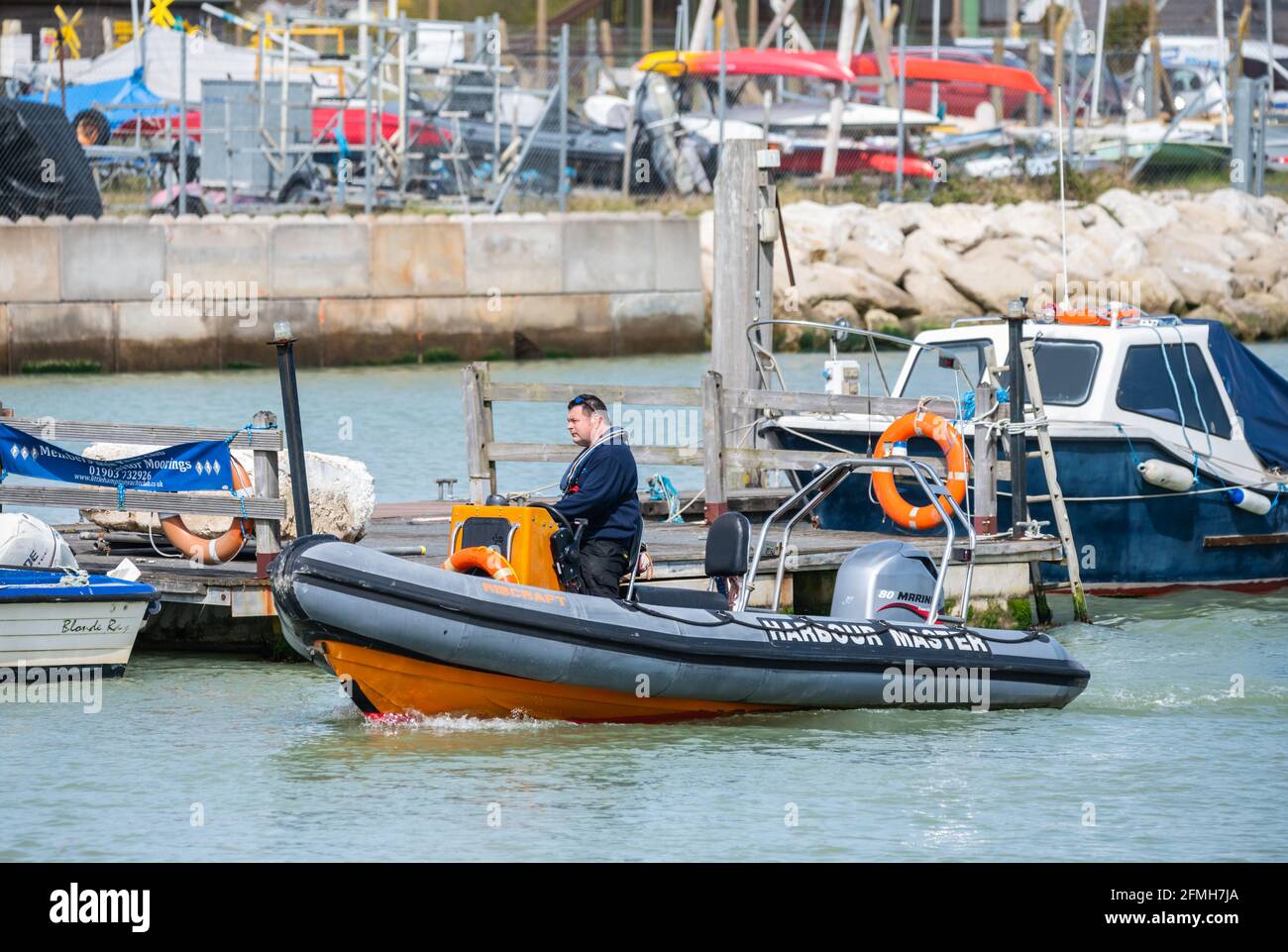Bateau ou côte du Harbour Master, patrouiller l'estuaire de la rivière Arun à Littlehampton, West Sussex, Angleterre, Royaume-Uni. Banque D'Images