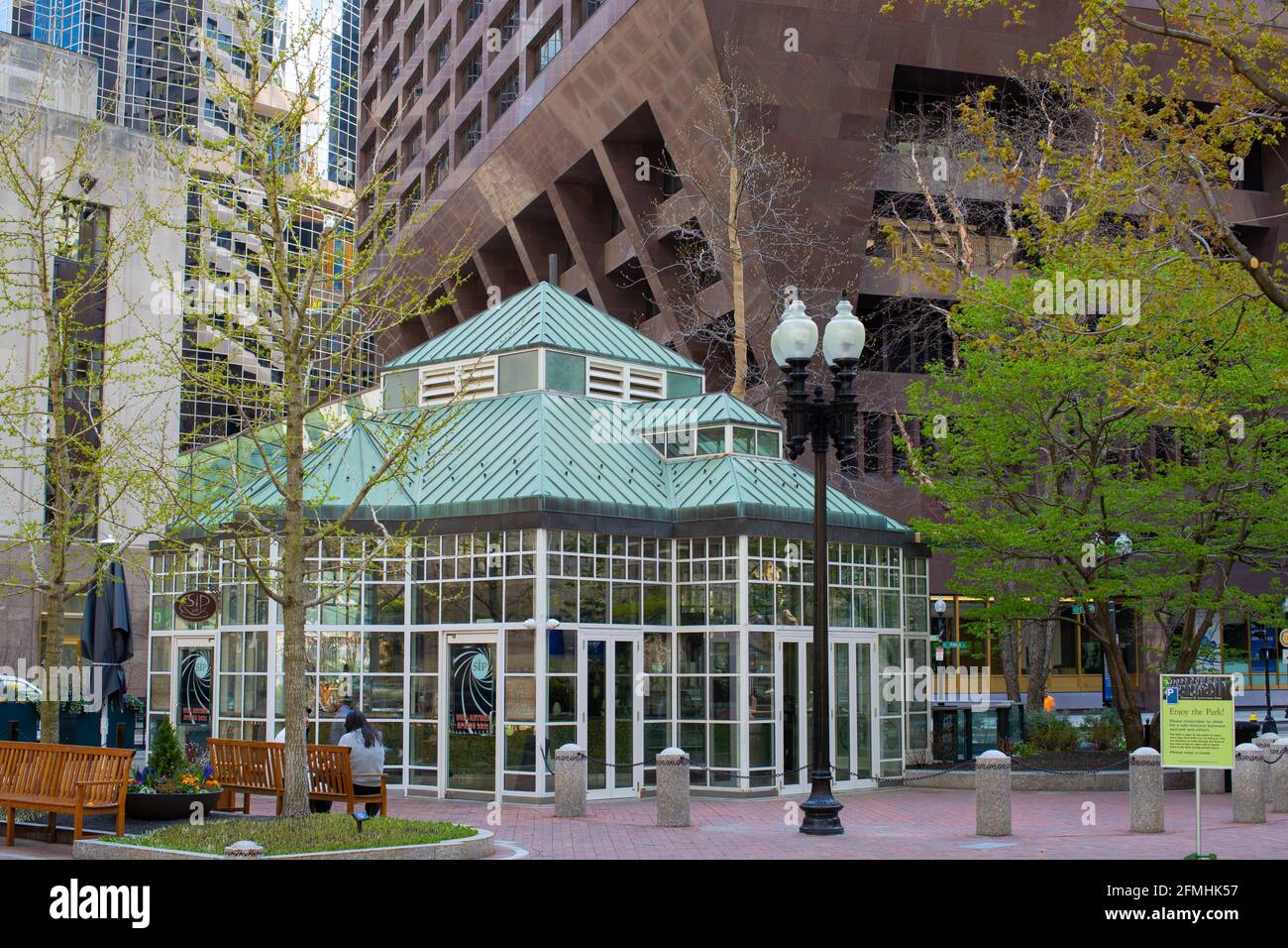 LE SIP Cafe se trouve dans le parc de Post Office Square, dans le quartier  financier de Boston. Idéal pour le café, le thé et les en-cas. Région très  fréquentée, principalement à