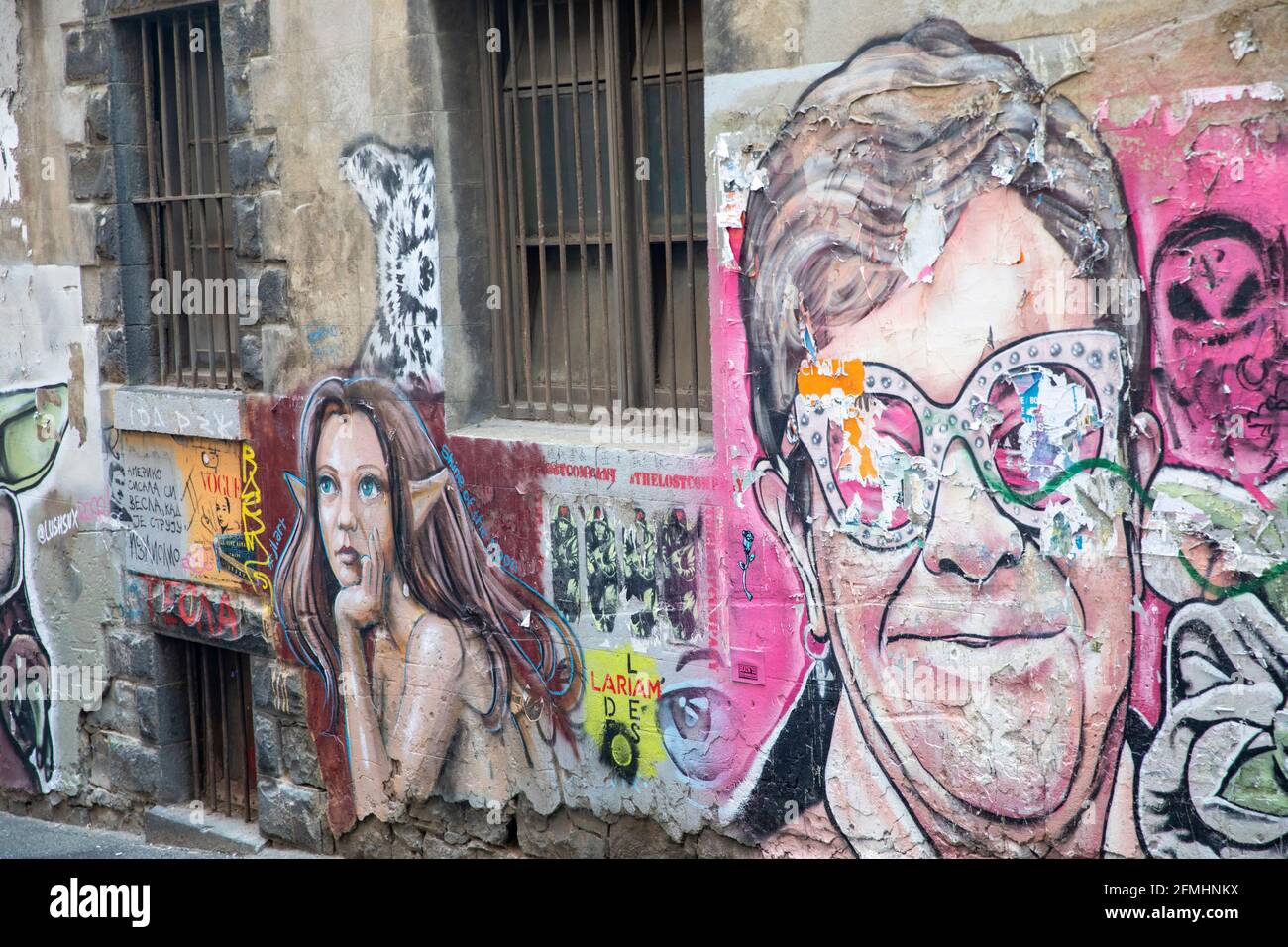 Elton John Et Bebe Yoda Street Art Dans La Piste De Melbourne Higson Lane Melbourne Australie Photo Stock Alamy