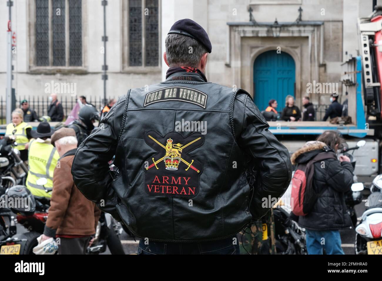 Des centaines de motocyclistes du groupe de campagne Rolling avec Thunder UK Entrez sur la place du Parlement pour soutenir les anciens combattants britanniques L'essai NI s'effondre Banque D'Images