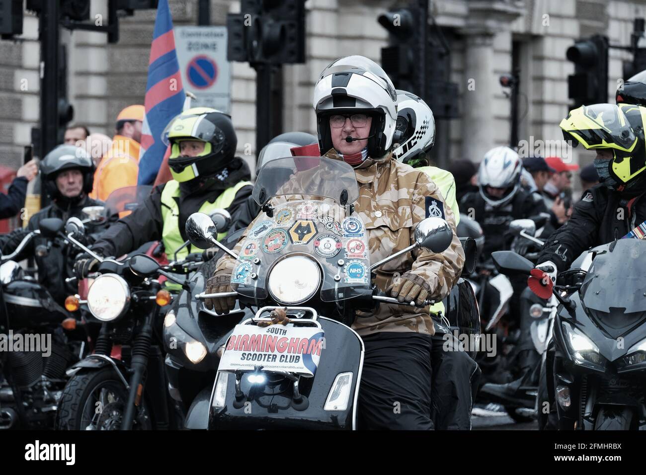 Des centaines de motocyclistes du groupe de campagne Rolling avec Thunder UK Entrez sur la place du Parlement pour soutenir les anciens combattants britanniques L'essai NI s'est effondré Banque D'Images