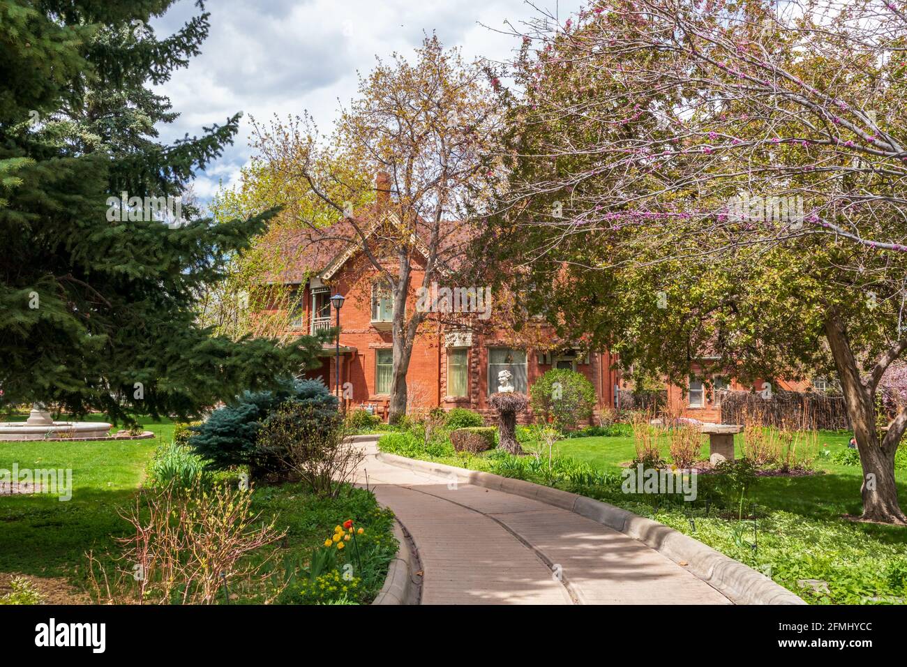 Callahan House - 1892 maison de style Queen Anne, lieu d'événements populaire, avec boiseries ornées et un jardin Italianate à Longmont, Colorado Banque D'Images