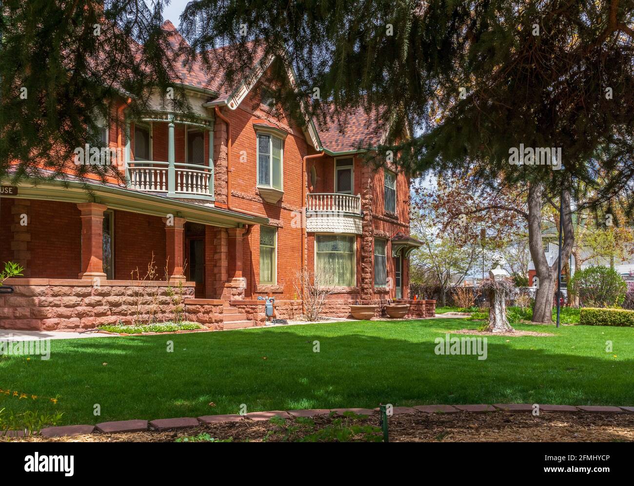 Callahan House - 1892 maison de style Queen Anne, lieu d'événements populaire, avec boiseries ornées et un jardin Italianate à Longmont, Colorado Banque D'Images
