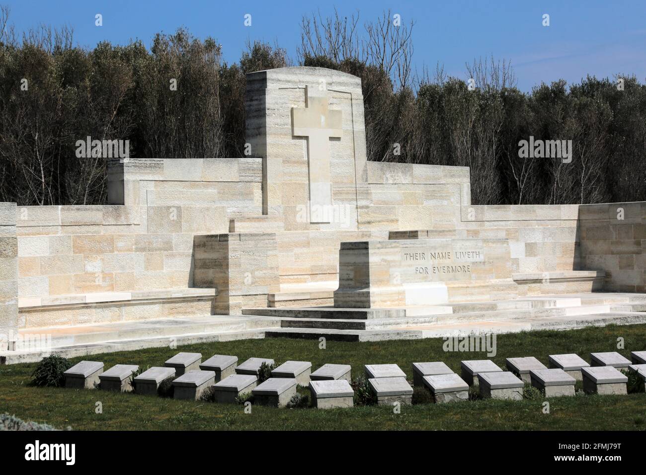 Les tombes des soldats des Forces alliées qui sont morts dans la guerre de Canakkale. Mausolée construite pour les soldats chrétiens à Eceabat. Banque D'Images