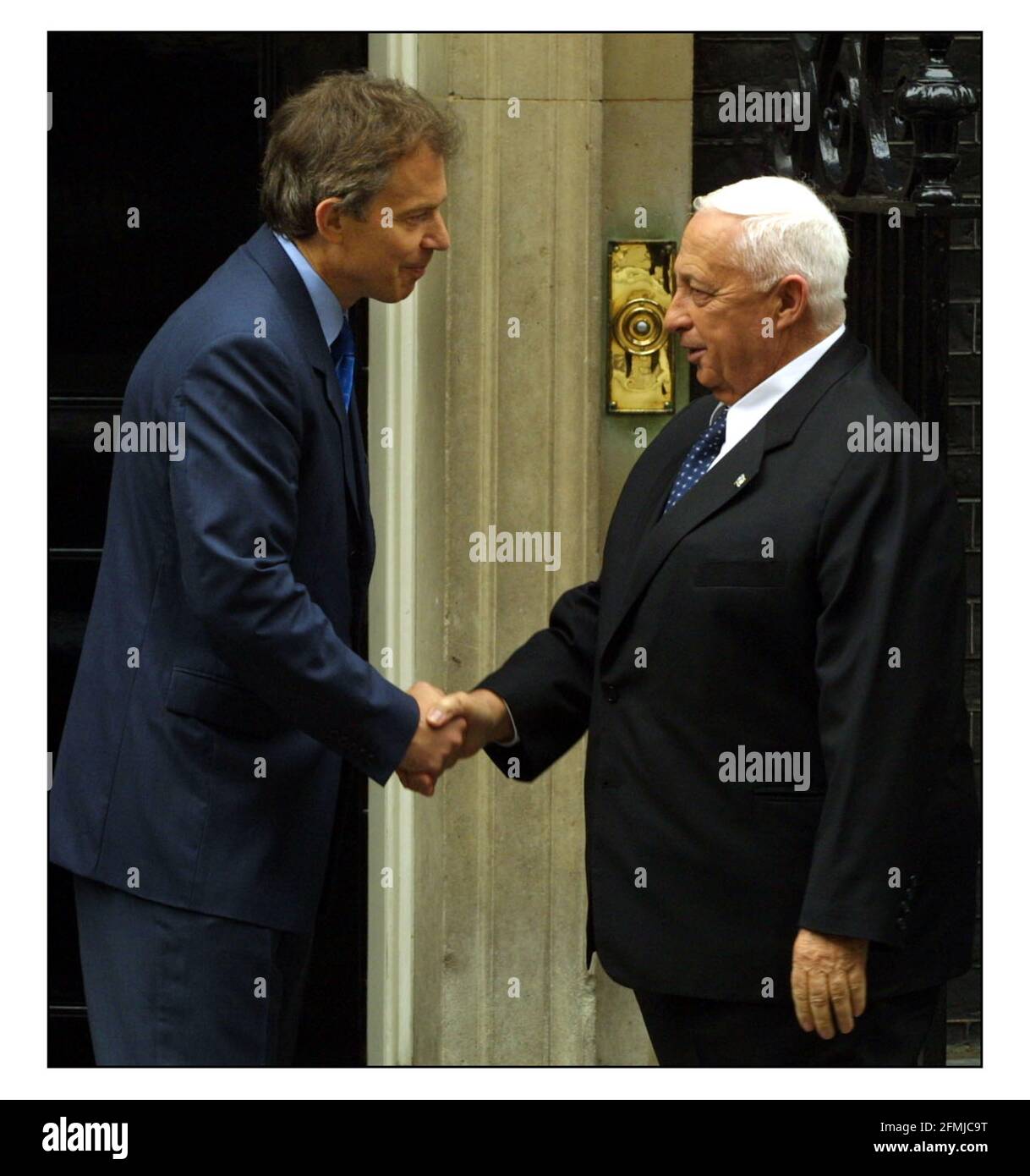 Tony Blair rencontre M. Sharon sur les pas de Downing St. pic David Sandison 12/6/2002 Banque D'Images
