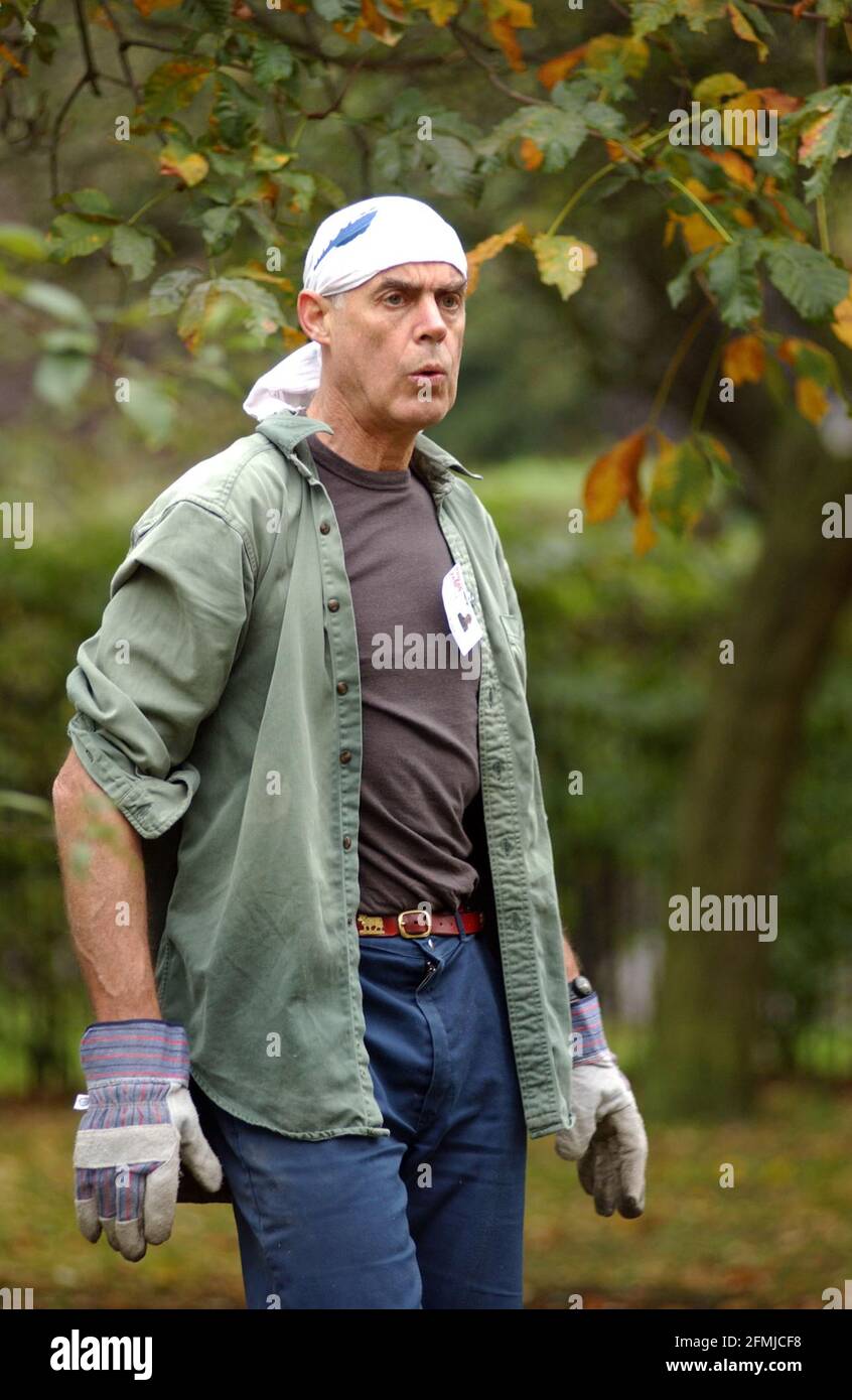 RICHARD A CRÉÉ DEPUIS LONGTEMPS « TON TO STONE 2004 » DANS REGENTS PARK DANS LE CADRE DU FESTIVAL 'FREIZE ART'.12/10/04 PILSTON Banque D'Images RICHARD A CRÉÉ DEPUIS LONGTEMPS « TON TO STONE 2004 » DANS REGENTS PARK DANS LE CADRE DU FESTIVAL 'FREIZE ART'.12/10/04 PILSTON Banque D'Images