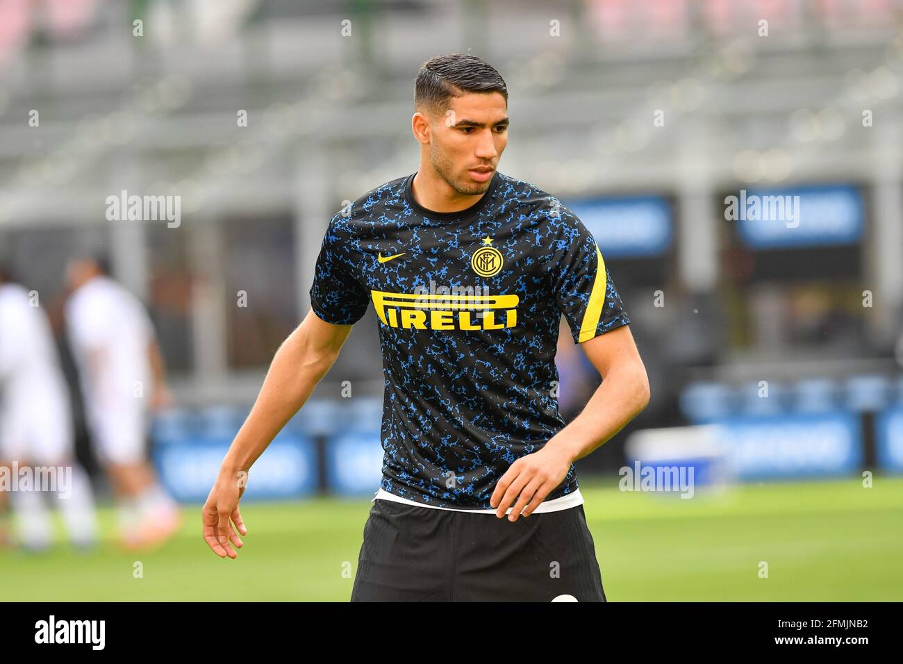 Milan, Italie. 08 mai 2021. Achraf Hakimi (2) d'Inter vu pendant l'échauffement avant la série UN match entre Inter et Sampdoria à Giuseppe Meazza à Milan. (Crédit photo: Gonzales photo - Tommaso Fimiano). Banque D'Images