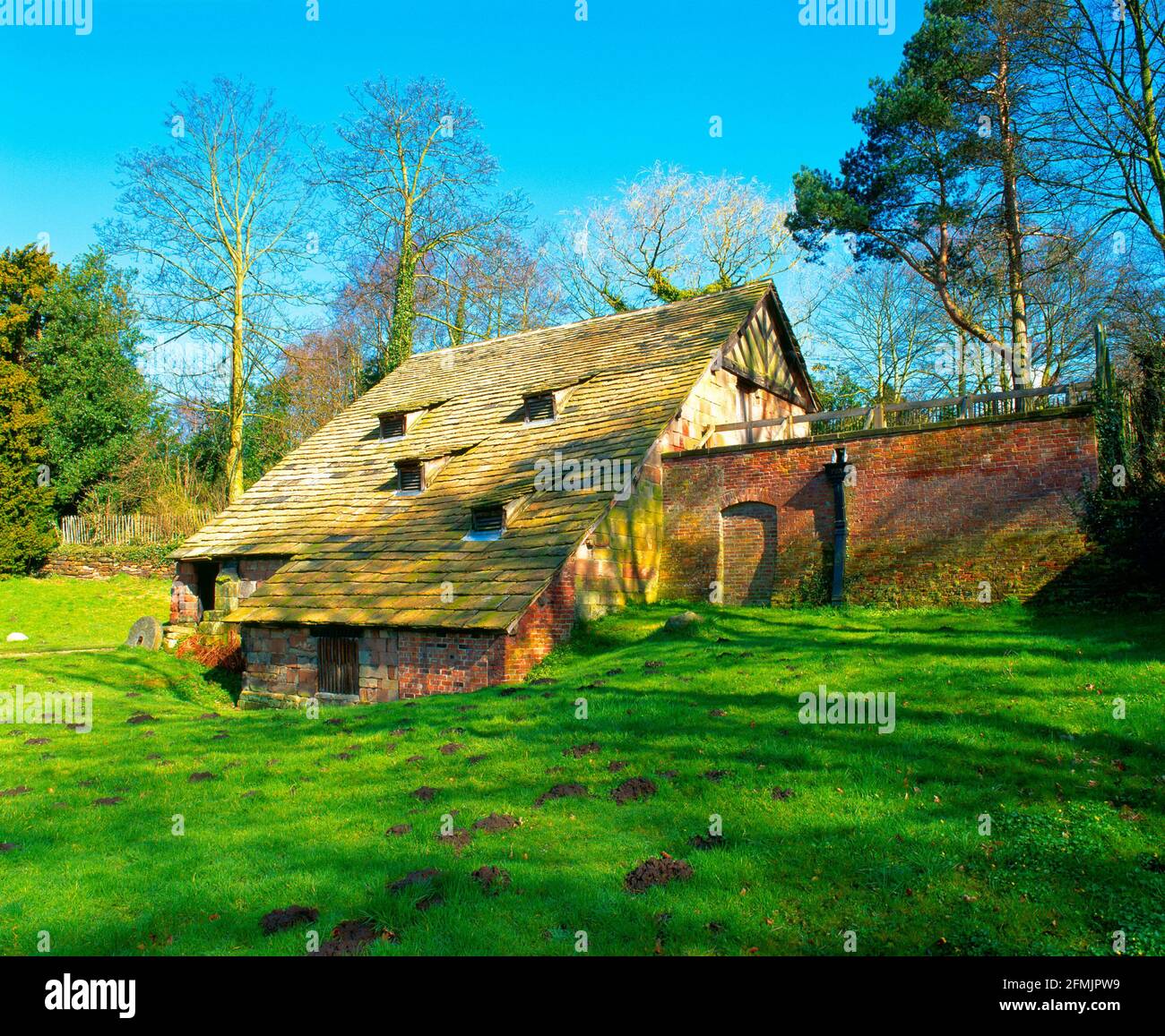 Royaume-Uni, Angleterre, Cheshire, Alderley Edge, Styal Mill, National Trust, bâtiment historique, printemps Banque D'Images