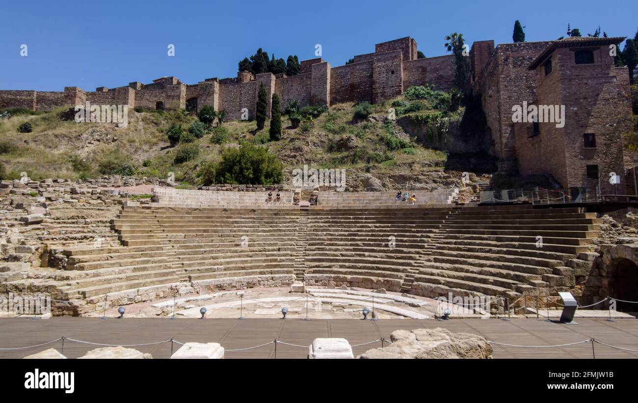 Le théâtre romain et l'Alcazaba de Malaga vus de rue alcazabilla Banque D'Images