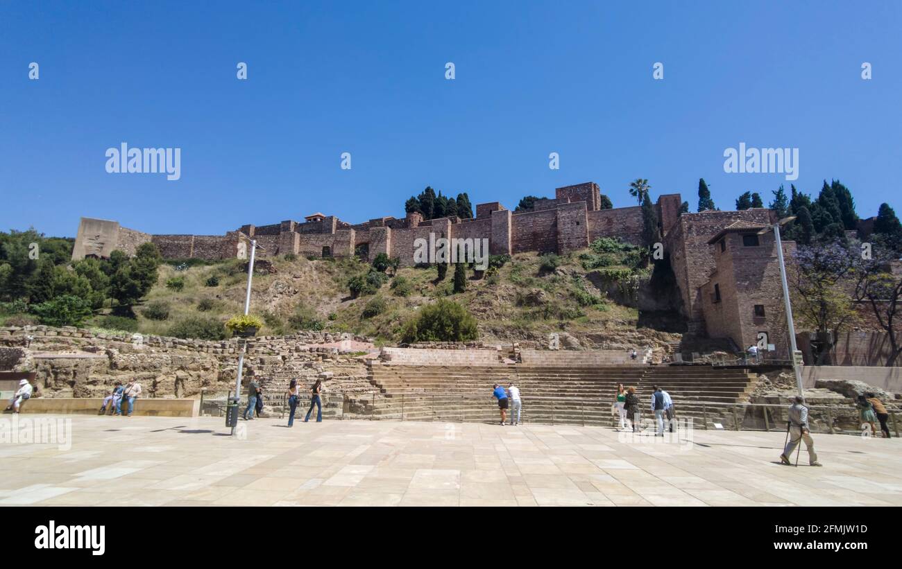 Le théâtre romain et l'Alcazaba de Malaga vus de rue alcazabilla Banque D'Images