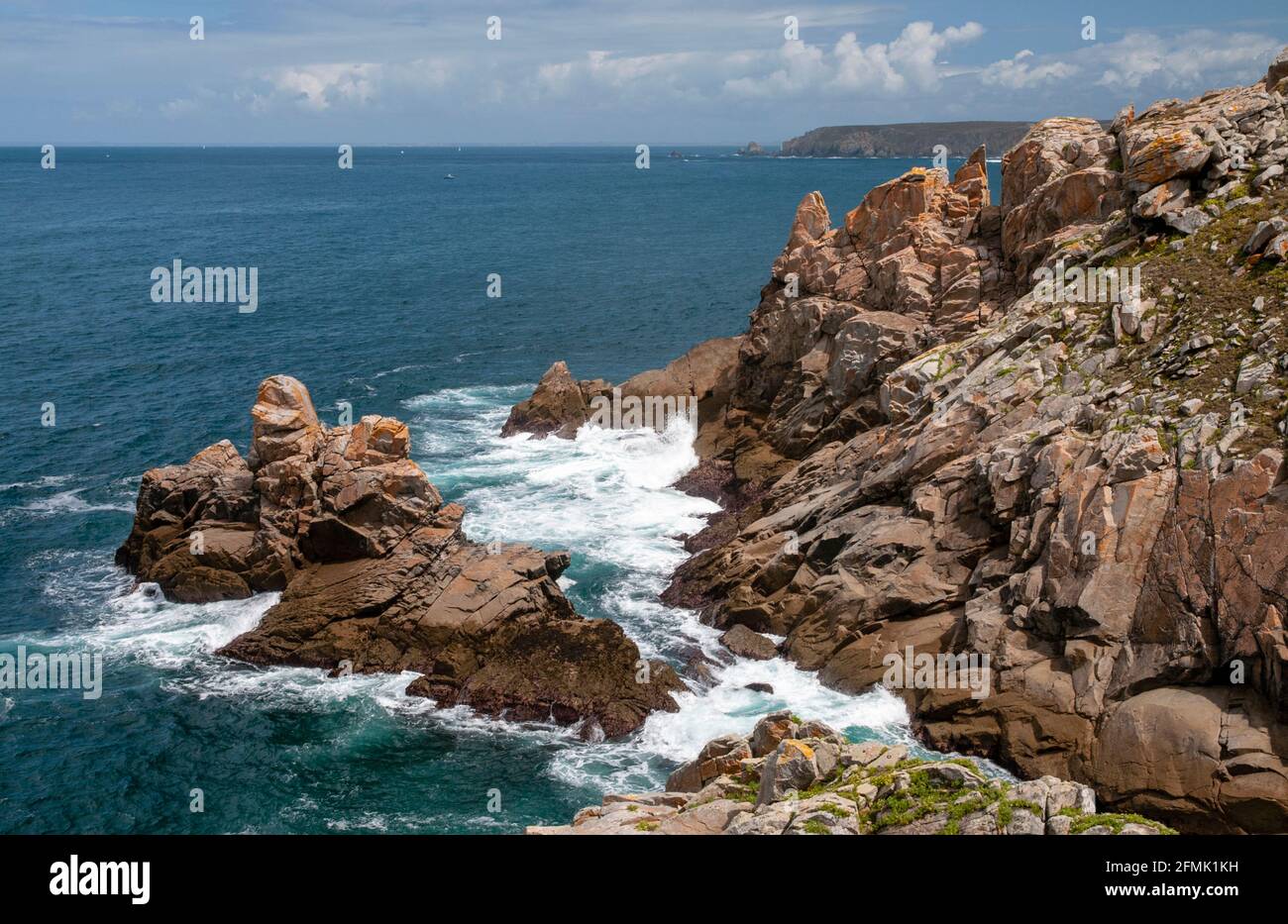 Pointe du Raz, mer d'Iroise, Cap Sizum, Plogoff, Finistère (29), Bretagne, France Banque D'Images