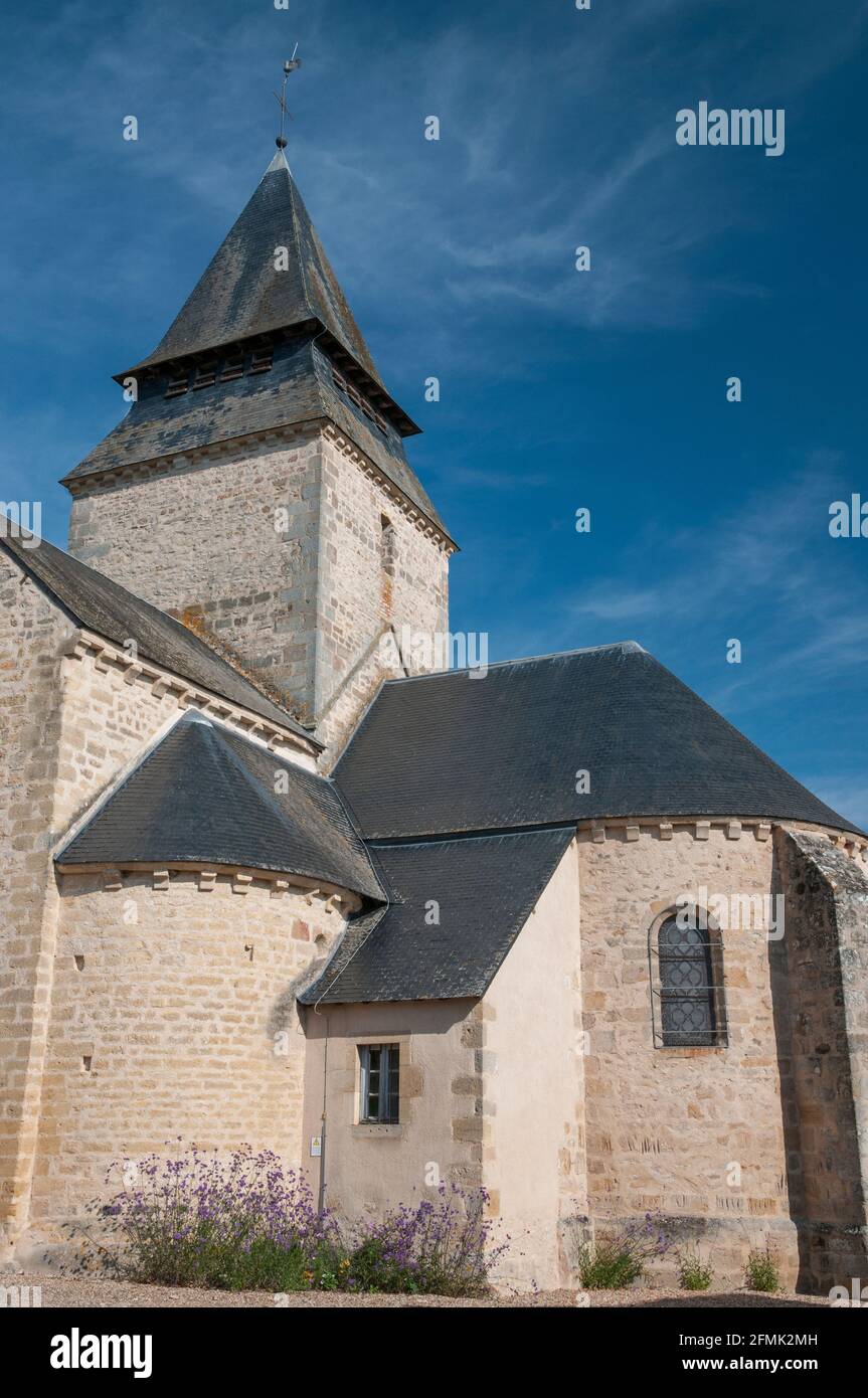 Église de Saint-Martin (11e siècle) dans la région de Bessais-le-Fromental, cher (18), Center-Val de Loire, France. Banque D'Images