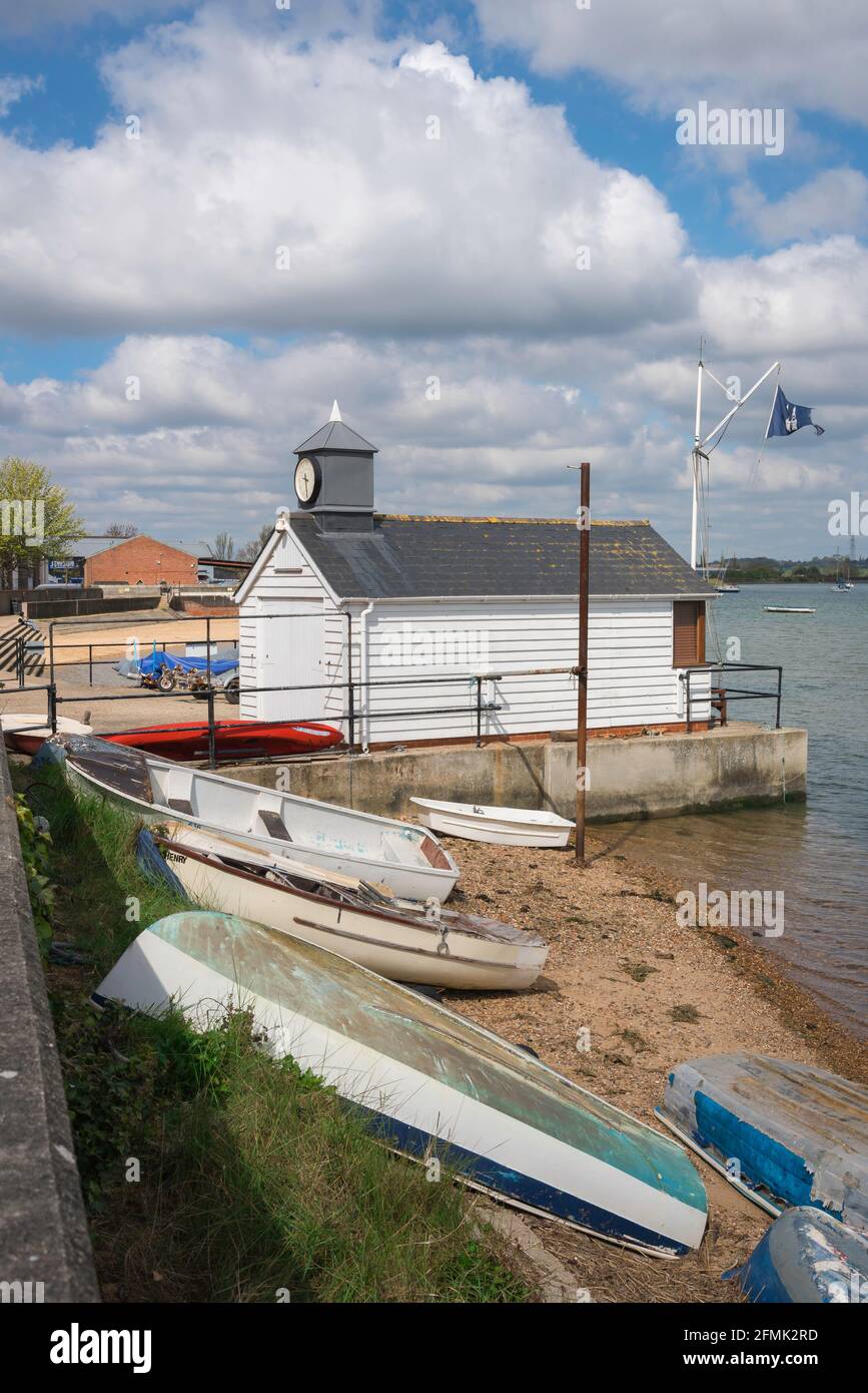 Rivière Stour Essex, vue sur la promenade à bateaux du Stour Stour Stour, côté Essex de la rivière Stour, Quay Street, Manningtree, Essex, Angleterre, ROYAUME-UNI Banque D'Images