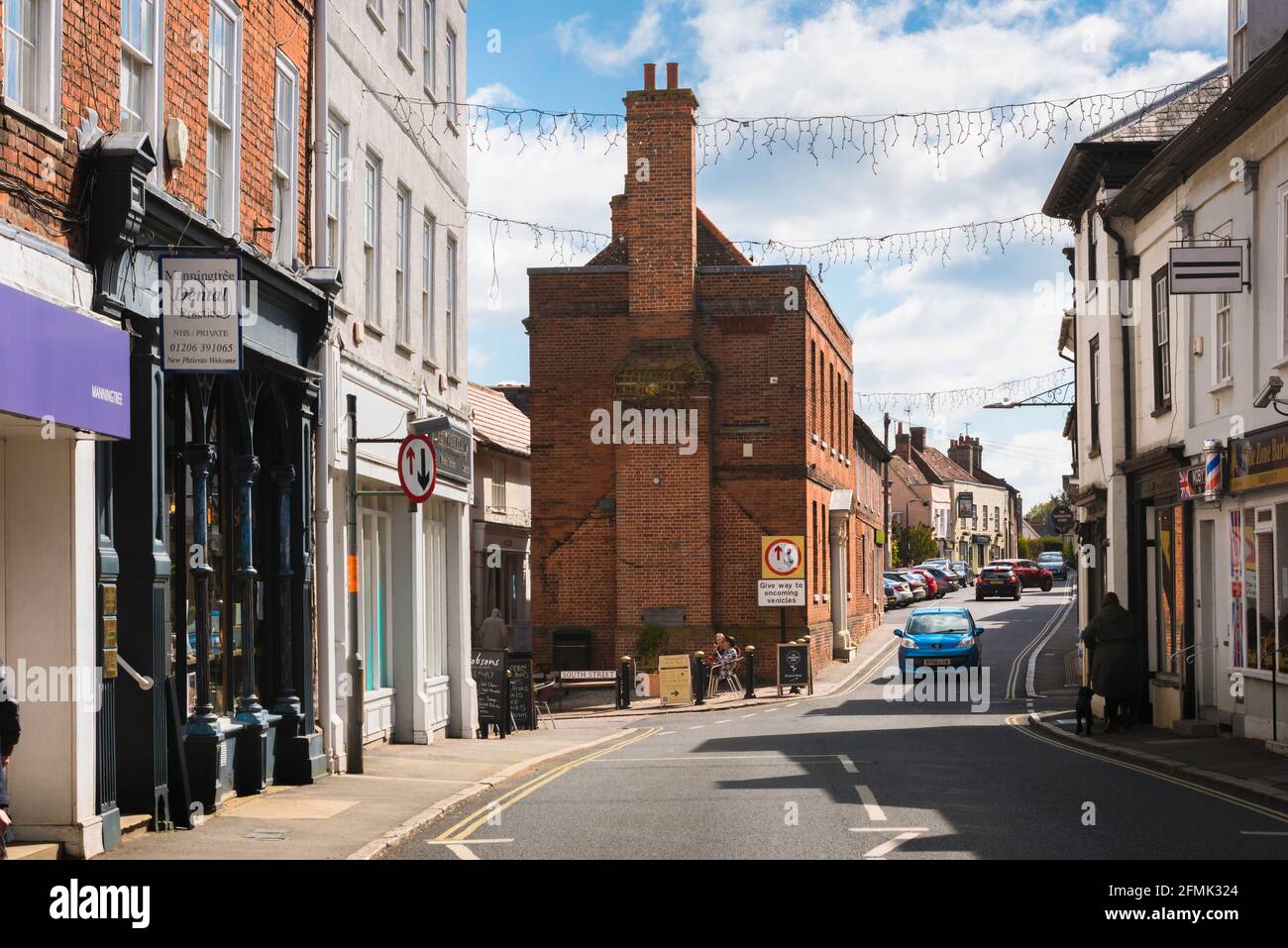 Manningtree High Street, vue sur Manningtree High Street en regardant vers l'extrémité est de la ville, Essex, Angleterre, Royaume-Uni Banque D'Images