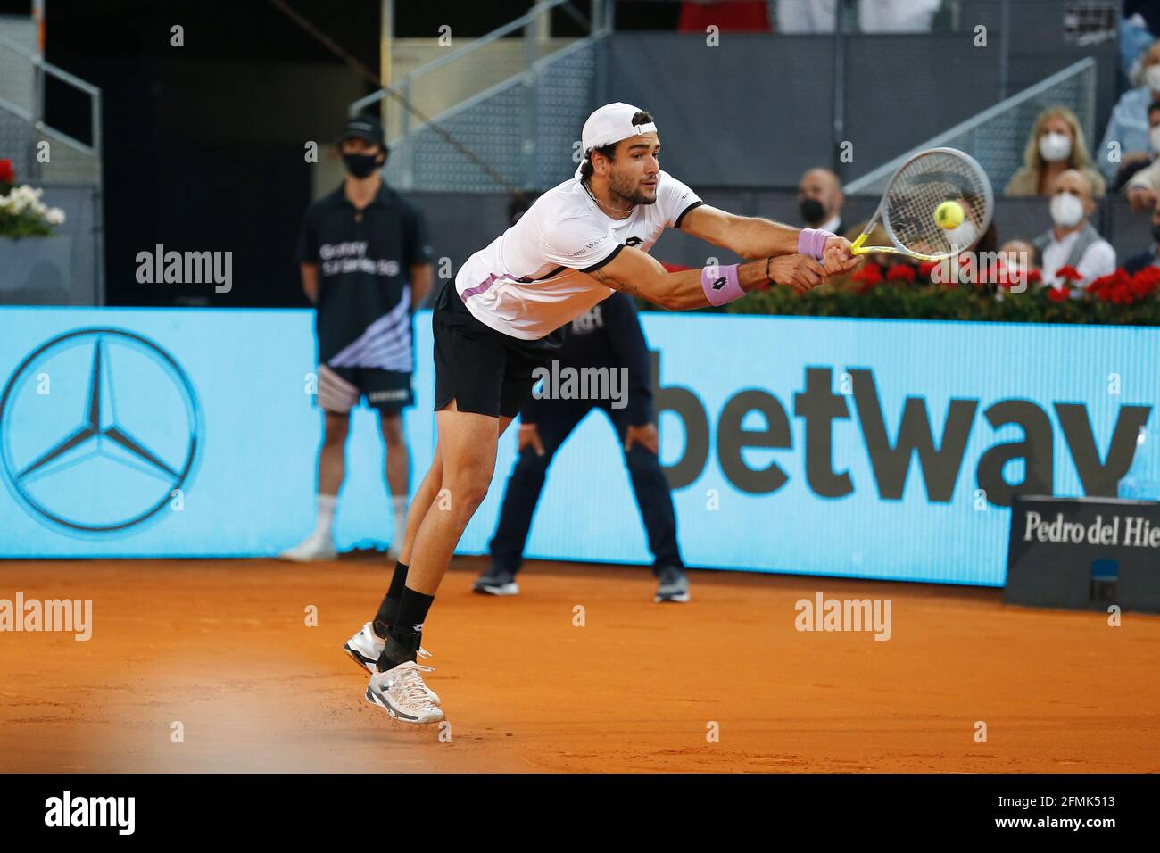 Madrid, Espagne. 9 mai 2021. Matteo Berrettini (ITA) tennis : Matteo Berrettini d'Italie lors du match final des célibataires contre Alexander Zverev d'Allemagne sur les ATP Masters 1000 'Mutua Madrid Open tennis Tournoi' à la Caja Magica à Madrid, Espagne . Crédit: Mutsu Kawamori/AFLO/Alay Live News Banque D'Images