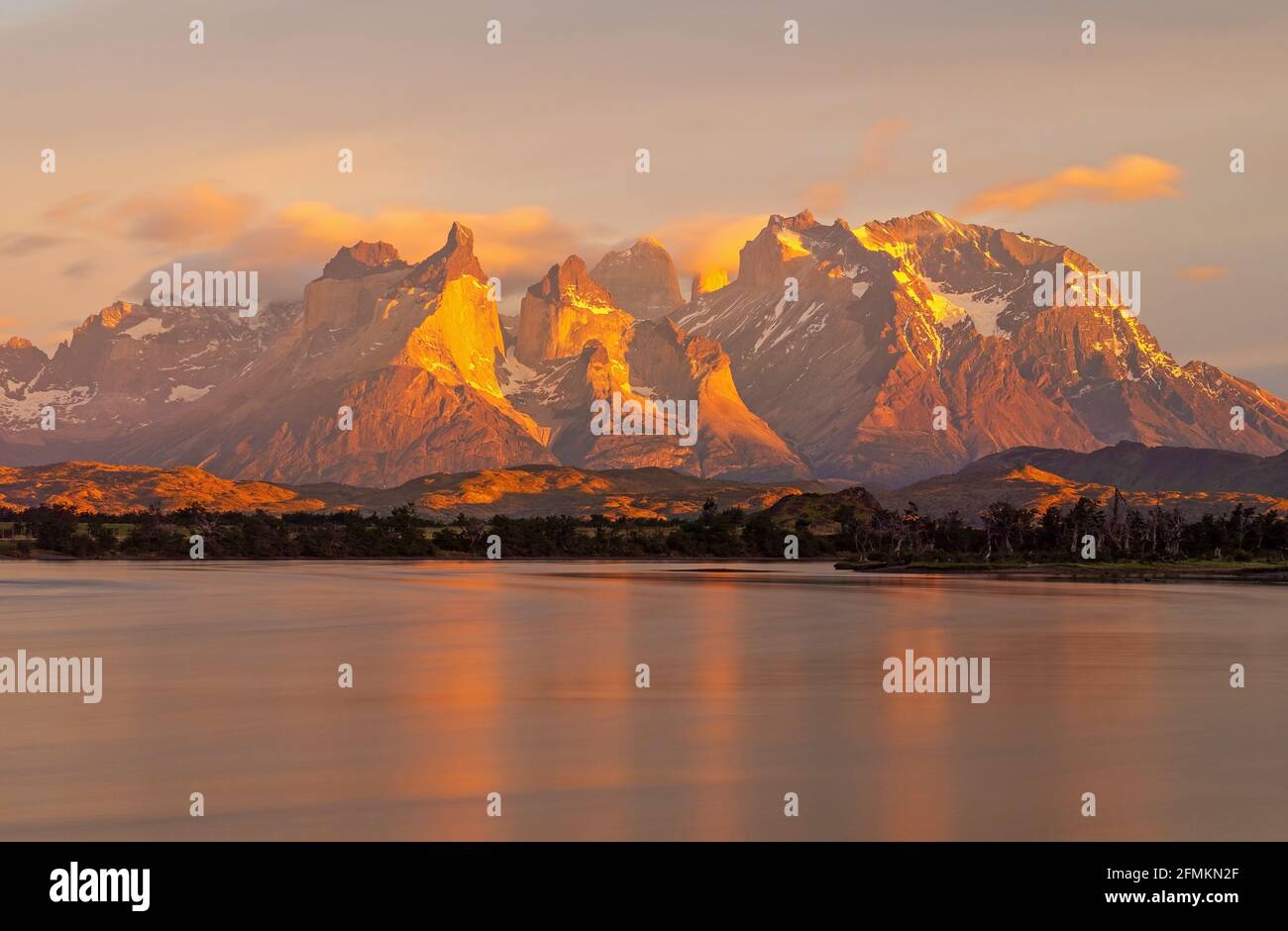 Paysage du lever du soleil, parc national Torres del Paine, Patagonie, Chili. Banque D'Images