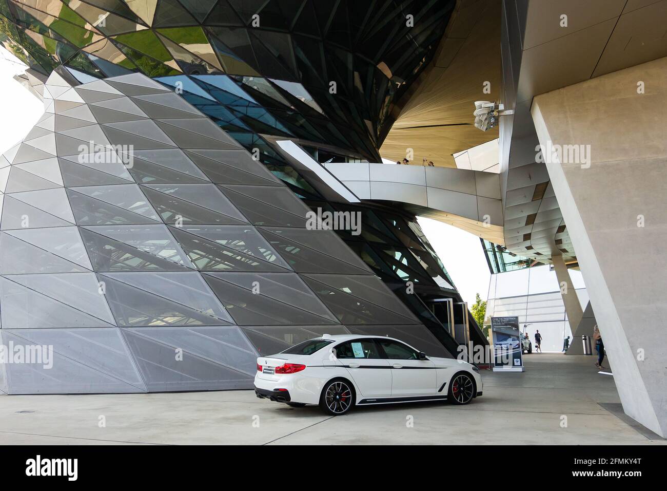 Bmw welt parking Banque de photographies et d’images à haute résolution ...