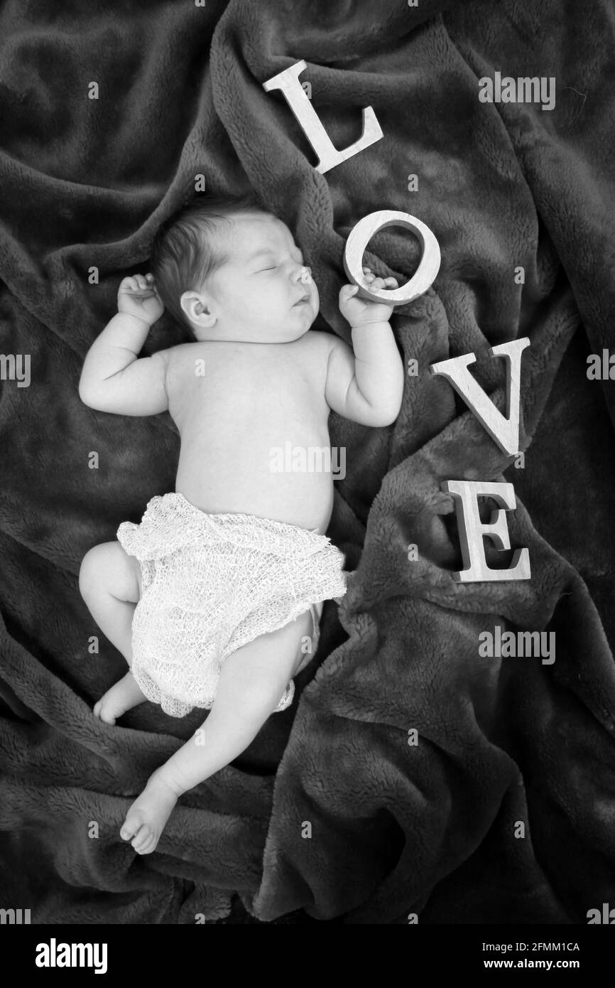Bebe Fille De 1 Semaine Dormant Sur Une Couverture Dans La Pepiniere Nouveau Ne Photo Stock Alamy Bebe Fille De 1 Semaine Dormant Sur Une Couverture Dans La Pepiniere Nouveau Ne Photo Stock Alamy