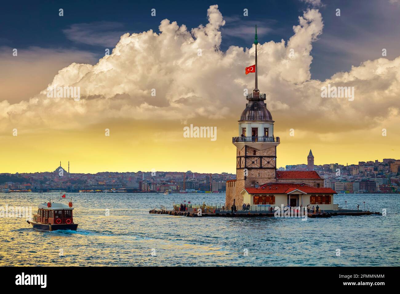 La Tour de la Maiden, qui est le symbole architectural le plus important de la Turquie et de la ville d'Istanbul. Les destinations les plus importantes au monde. Banque D'Images